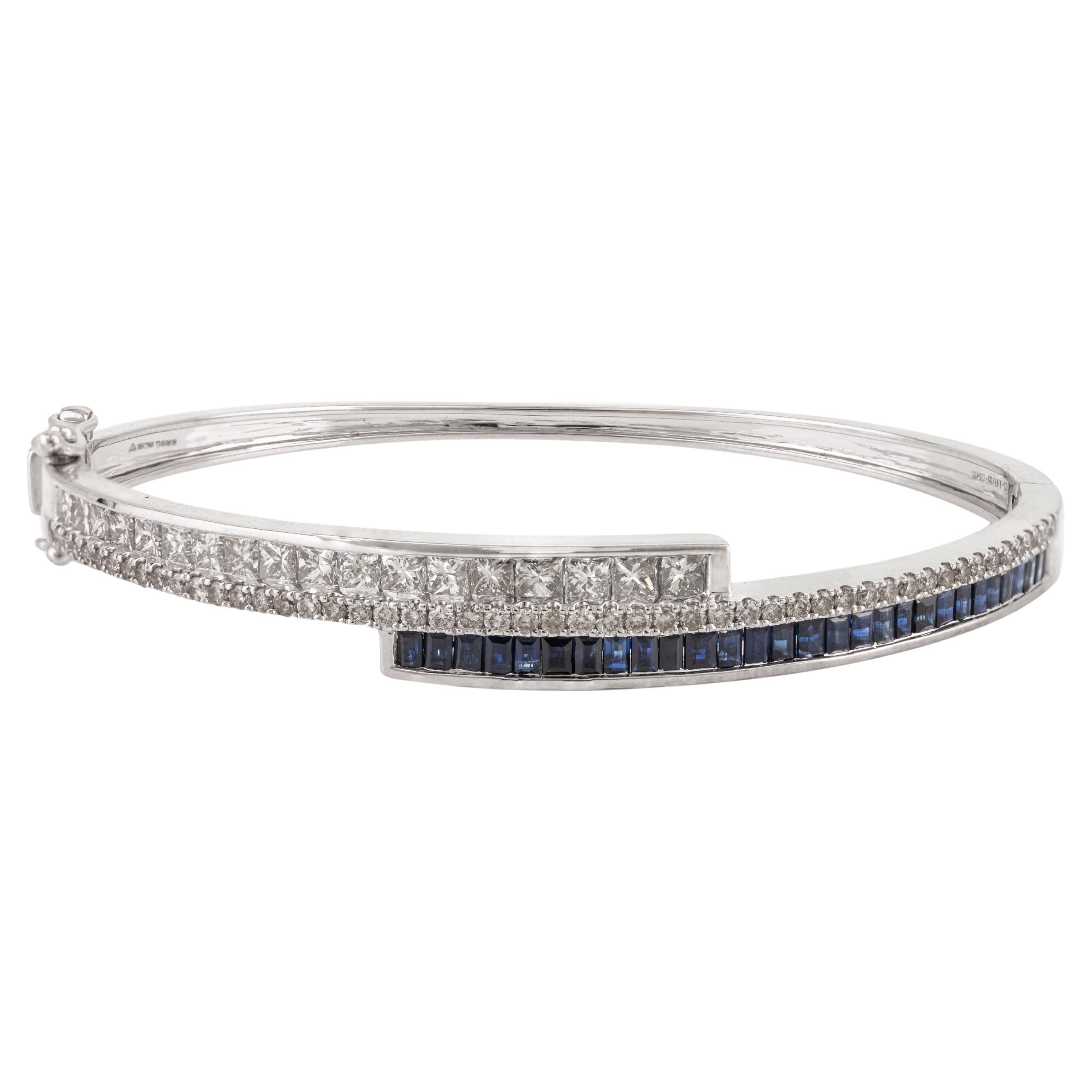Brilliant Diamond and Blue Sapphire Bangle Bracelet in 18k Solid White Gold For Sale