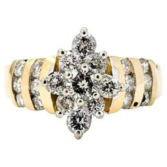 Anillo Racimo de Diamantes Brillantes en Oro Amarillo de 10k