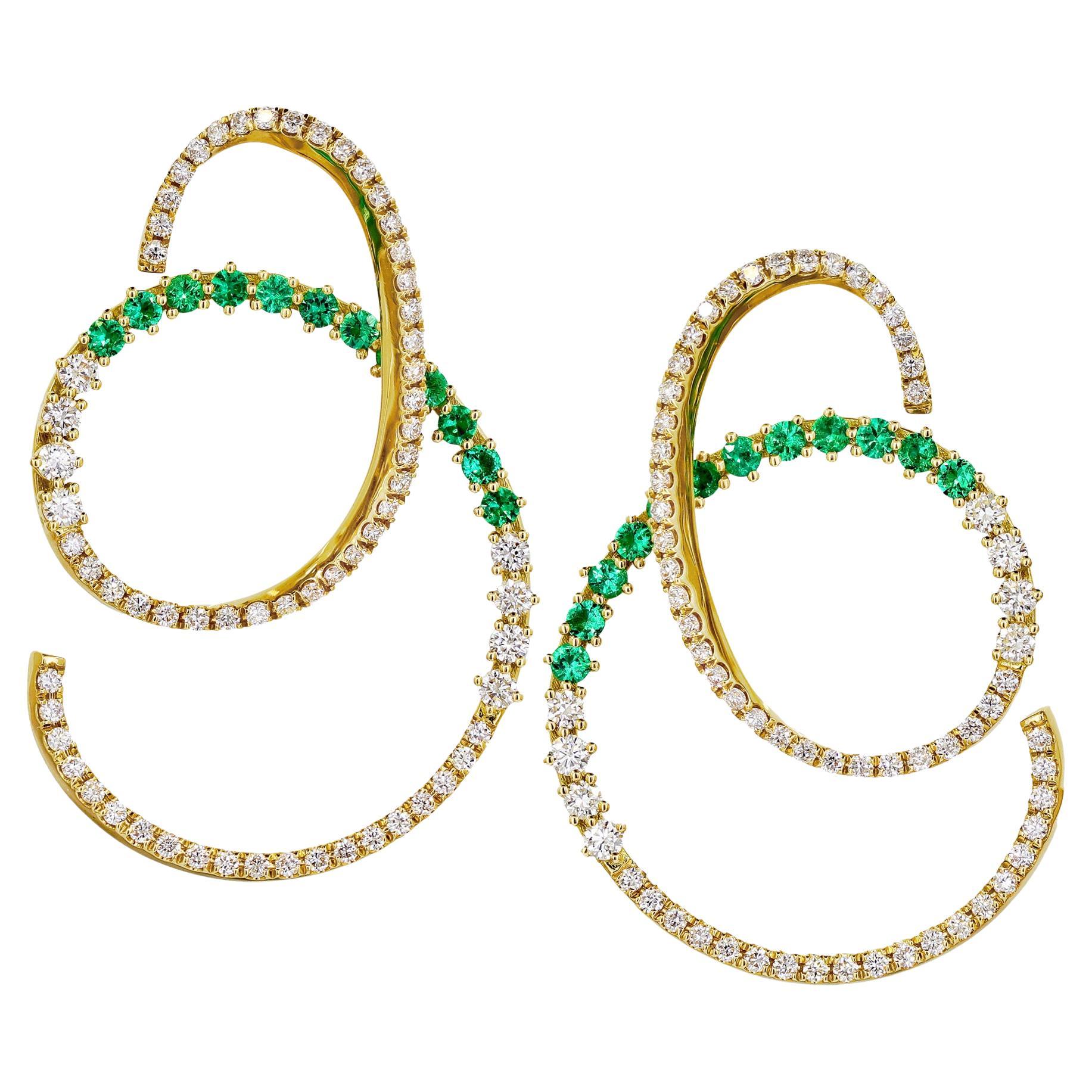 Spiral-Tropfen-Ohrringe aus Gelbgold mit Brillanten und Diamanten + Smaragd, Fern Freeman 2024 im Angebot