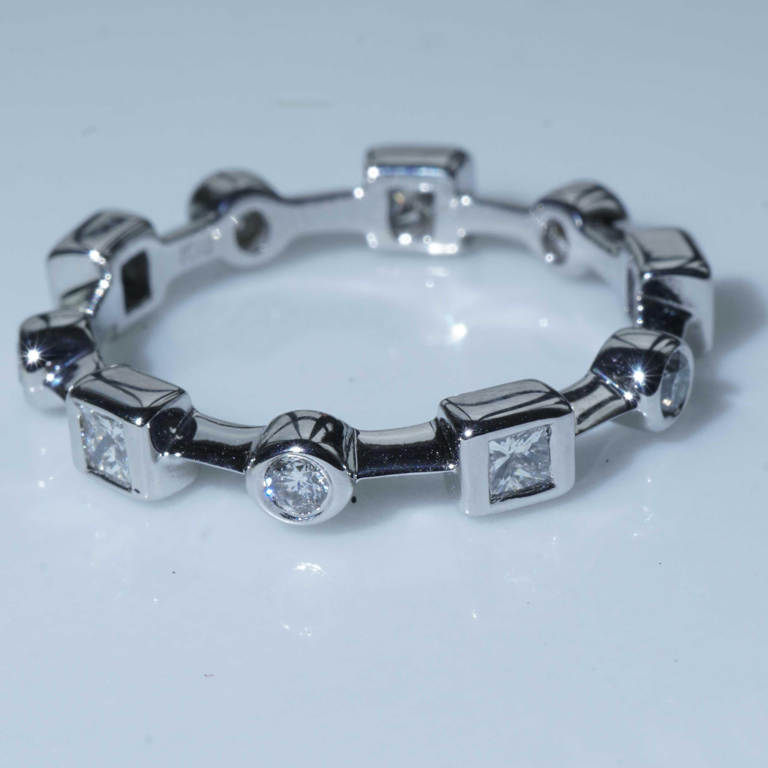 Princess Cut Brilliant Diamond Ring 0.85 ct TW VS Top Design Memoire Style Great Workmanship
