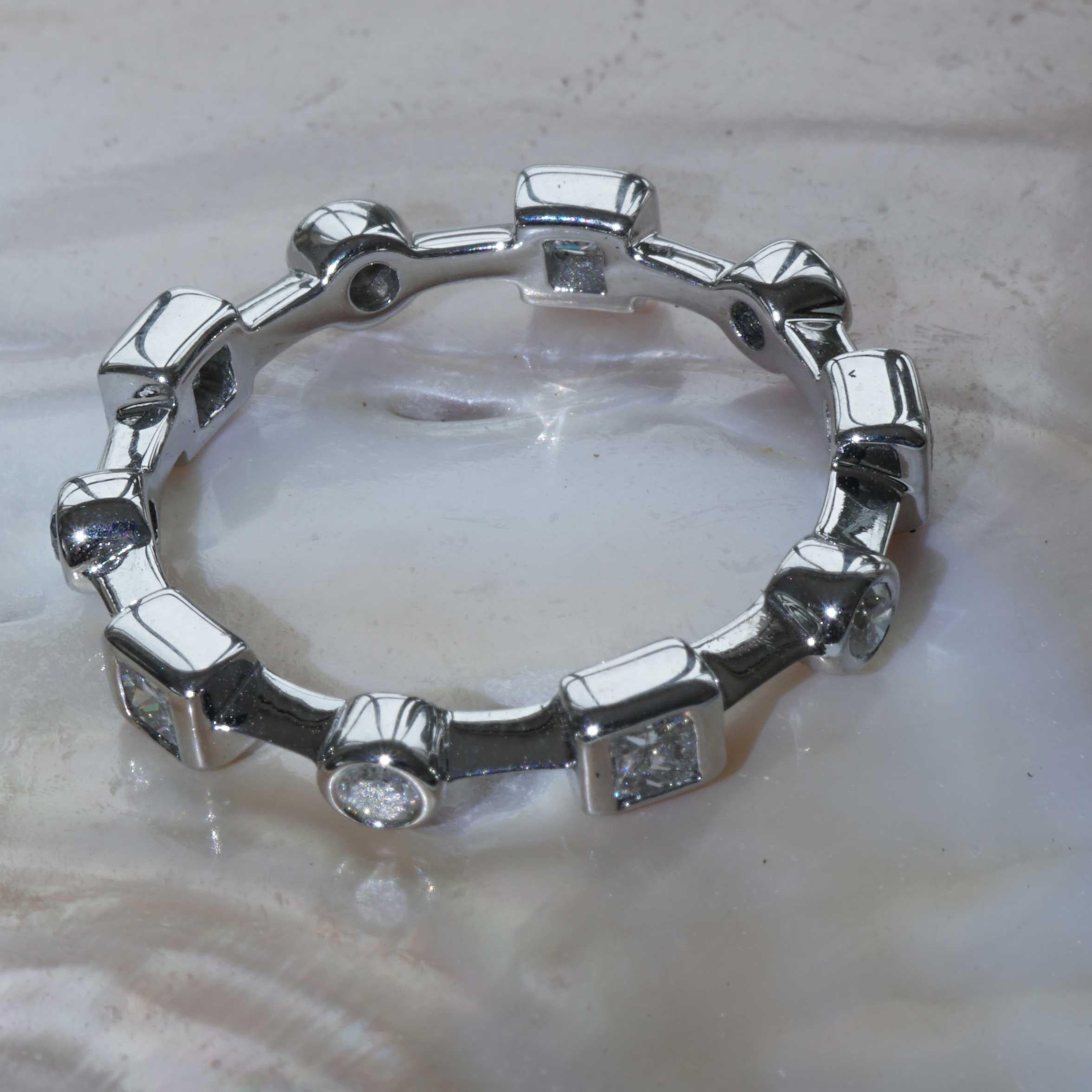 Brilliant Diamond Ring 0.85 ct TW VS Top Design Memoire Style Great Workmanship 2