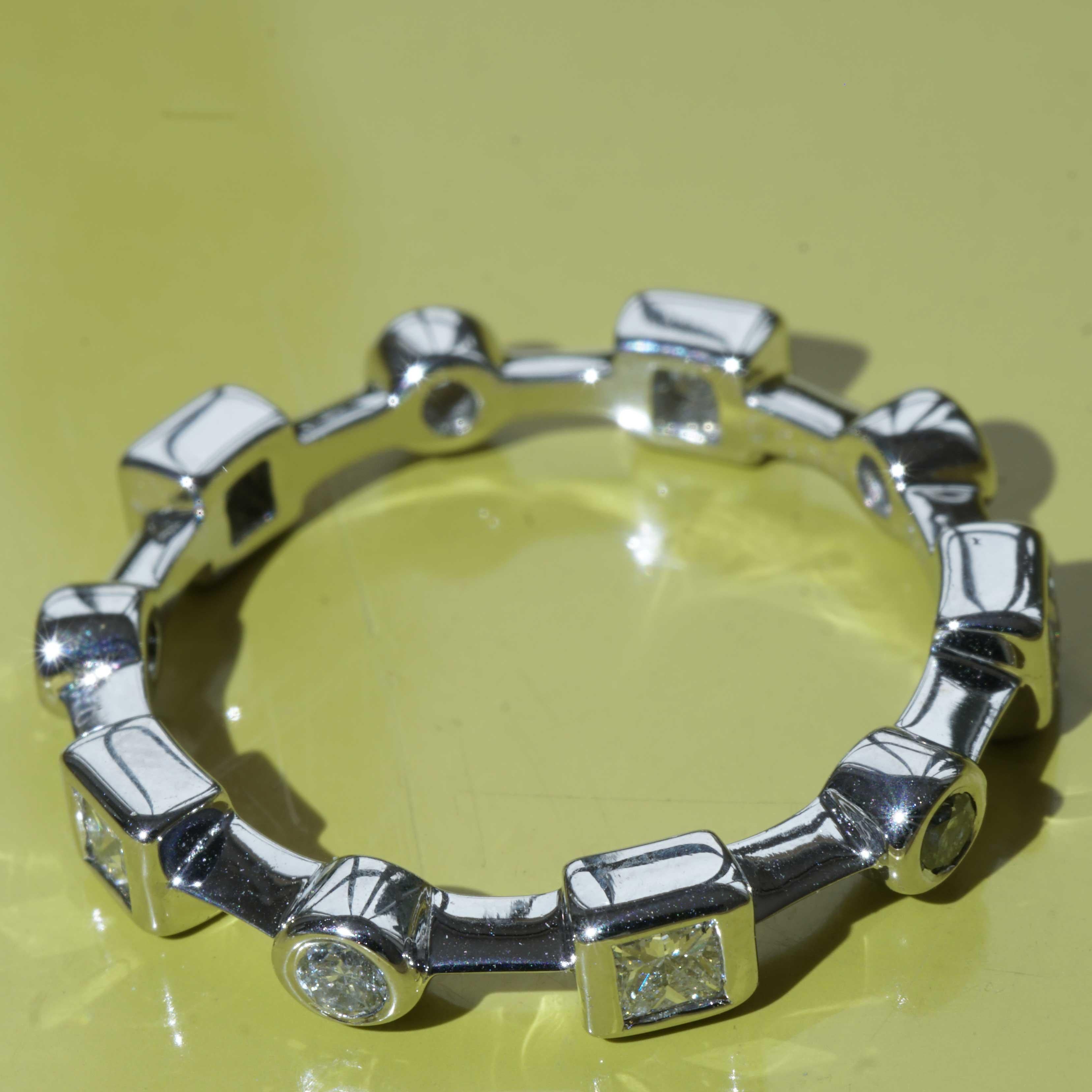 Brilliant Diamond Ring 0.85 ct TW VS Top Design Memoire Style Great Workmanship 3