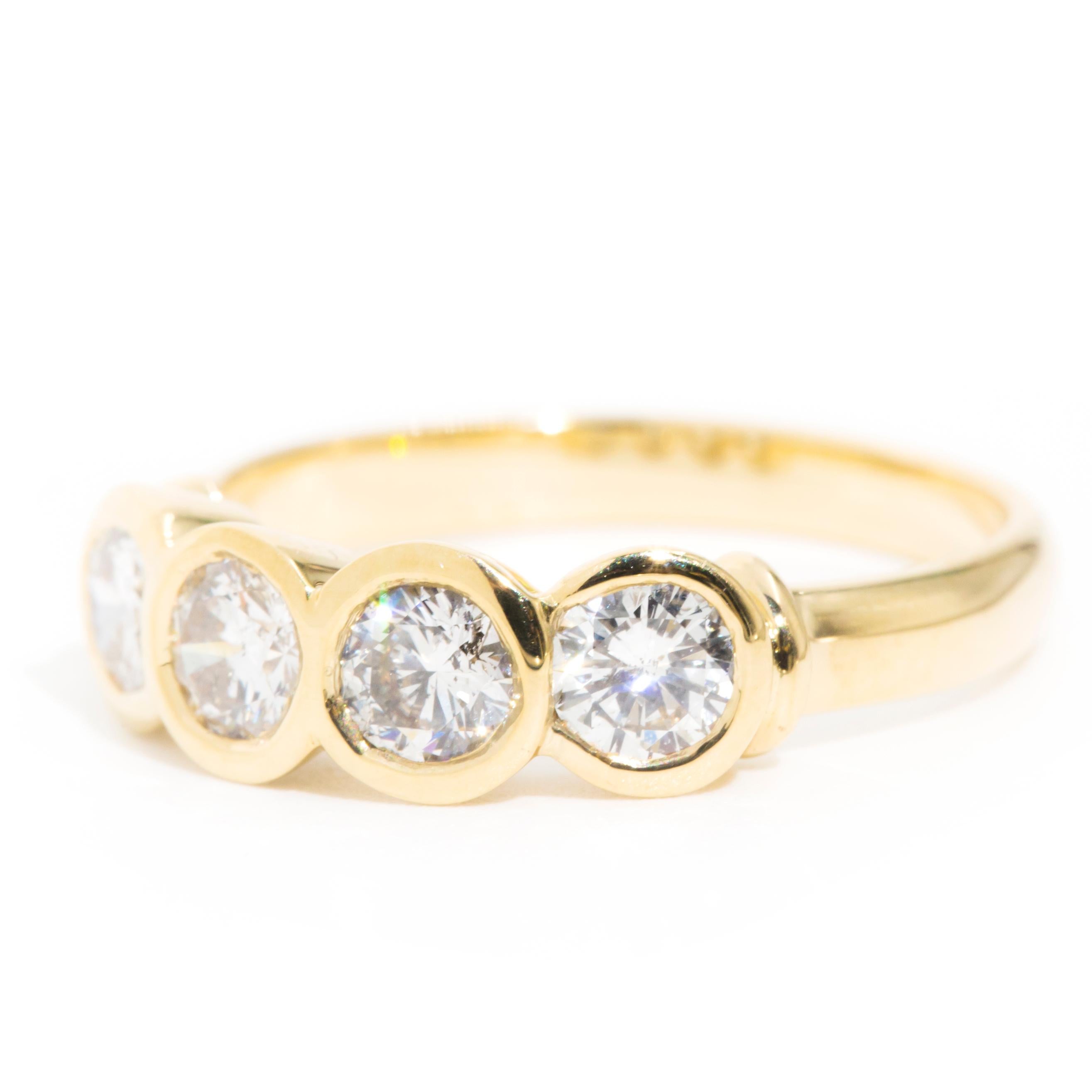 Vintage Verlobungsring mit vier Diamanten im Brillantschliff aus 18 Karat Gelbgold im Zustand „Gut“ in Hamilton, AU