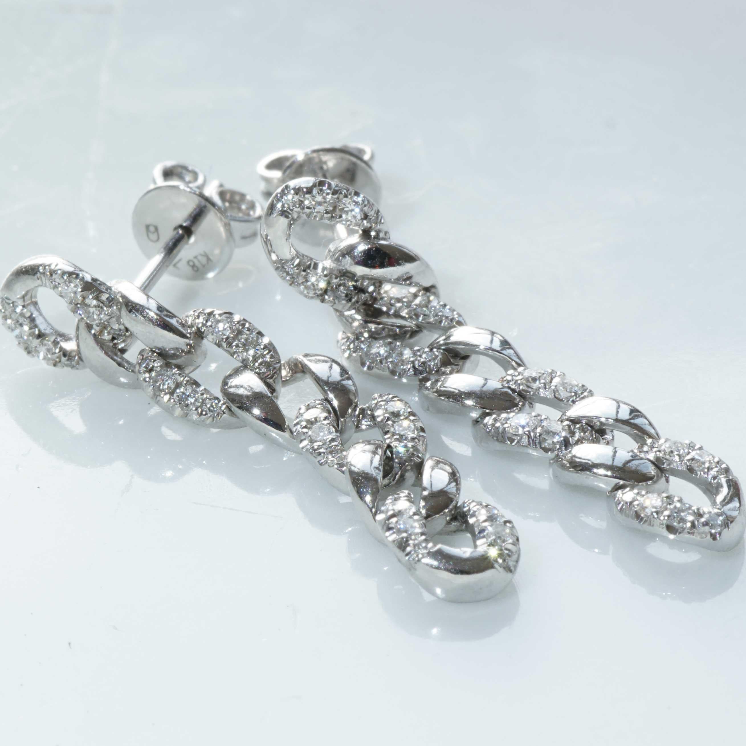 movable armor links, where every second element is set with full cut diamonds, the top element is with ear studs, 48 full cut diamonds total ca. 0.26 carat W (white) / SI-P (small-clear inclusions), measurement approx. ca. 27,5 x 5 x 3 mm, weight