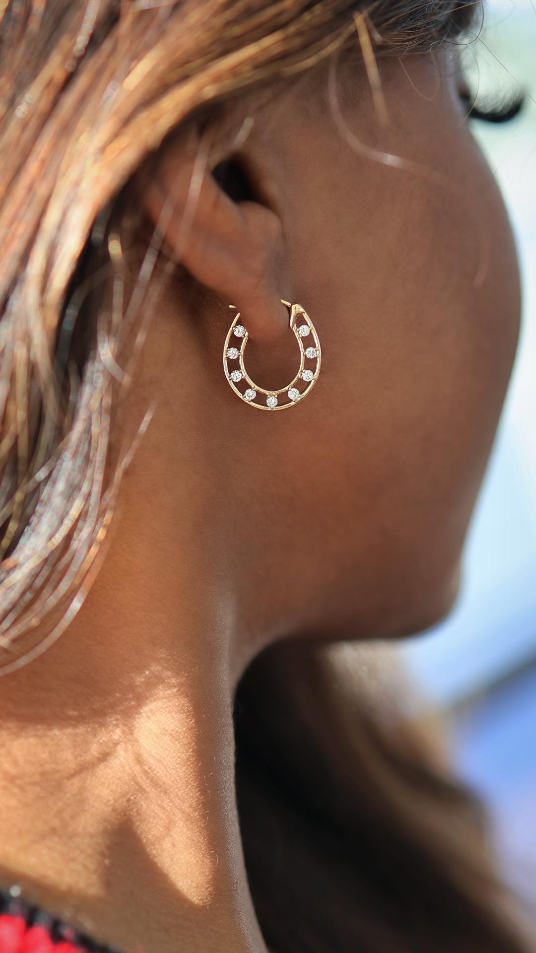 Introducing our ExtraordinAri Gems Brilliant Hoof Hoop earrings, a captivating blend of elegance and luxury. Crafted with meticulous attention to detail, each hoop boasts nine exquisite round diamonds, meticulously set in 18k gold. With a diameter