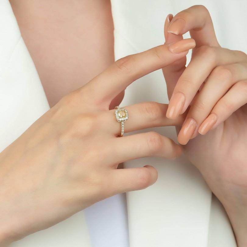 Women's 0.89ct Yellow Cushion Diamond Ring, Diamond Engagement Ring For Sale