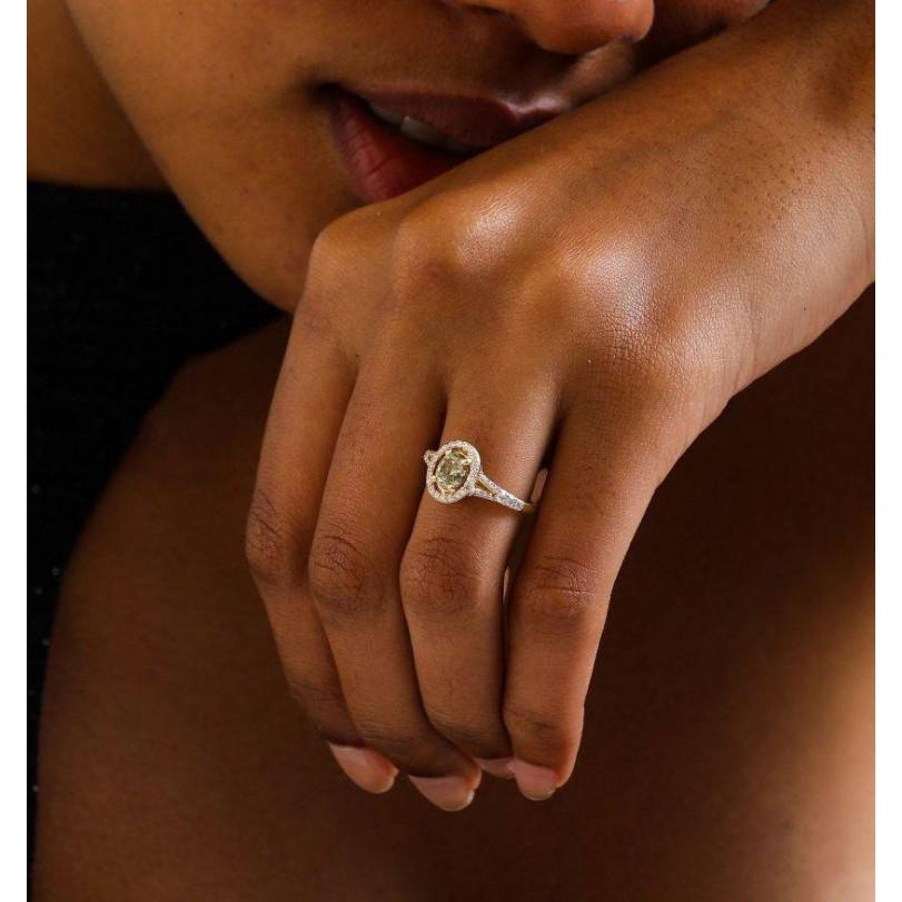 Modern 1.08ct Greenish Fancy Yellow Diamond Ring For Sale