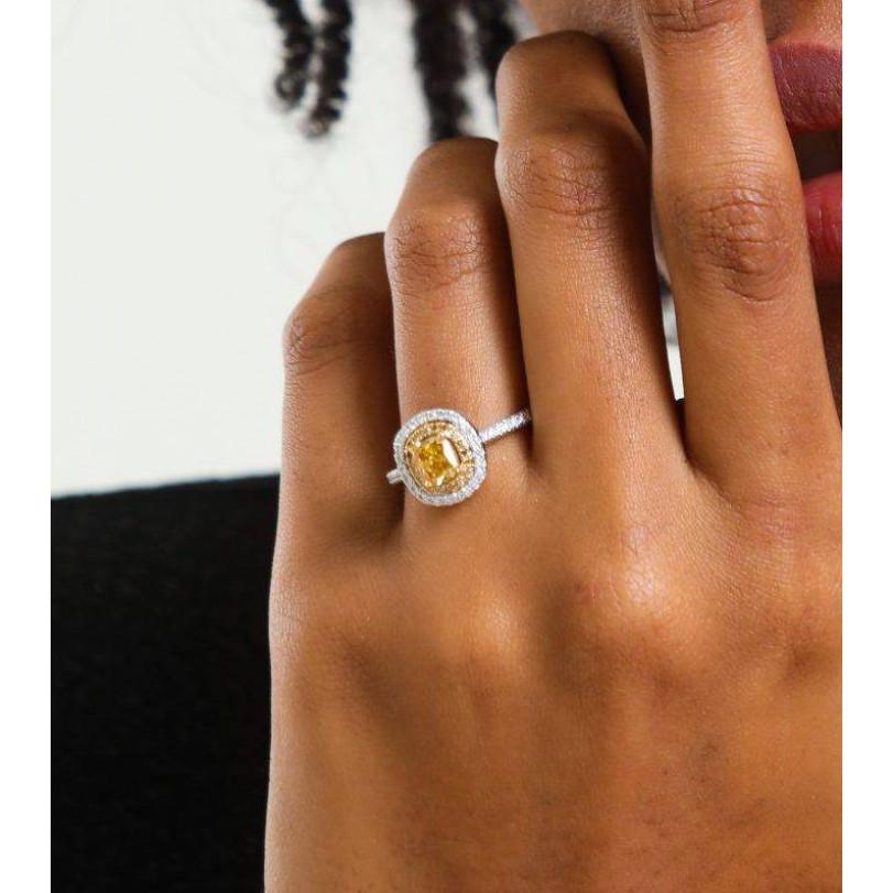 Women's 1.14ct Cushion Cut Yellow Diamond Ring For Sale