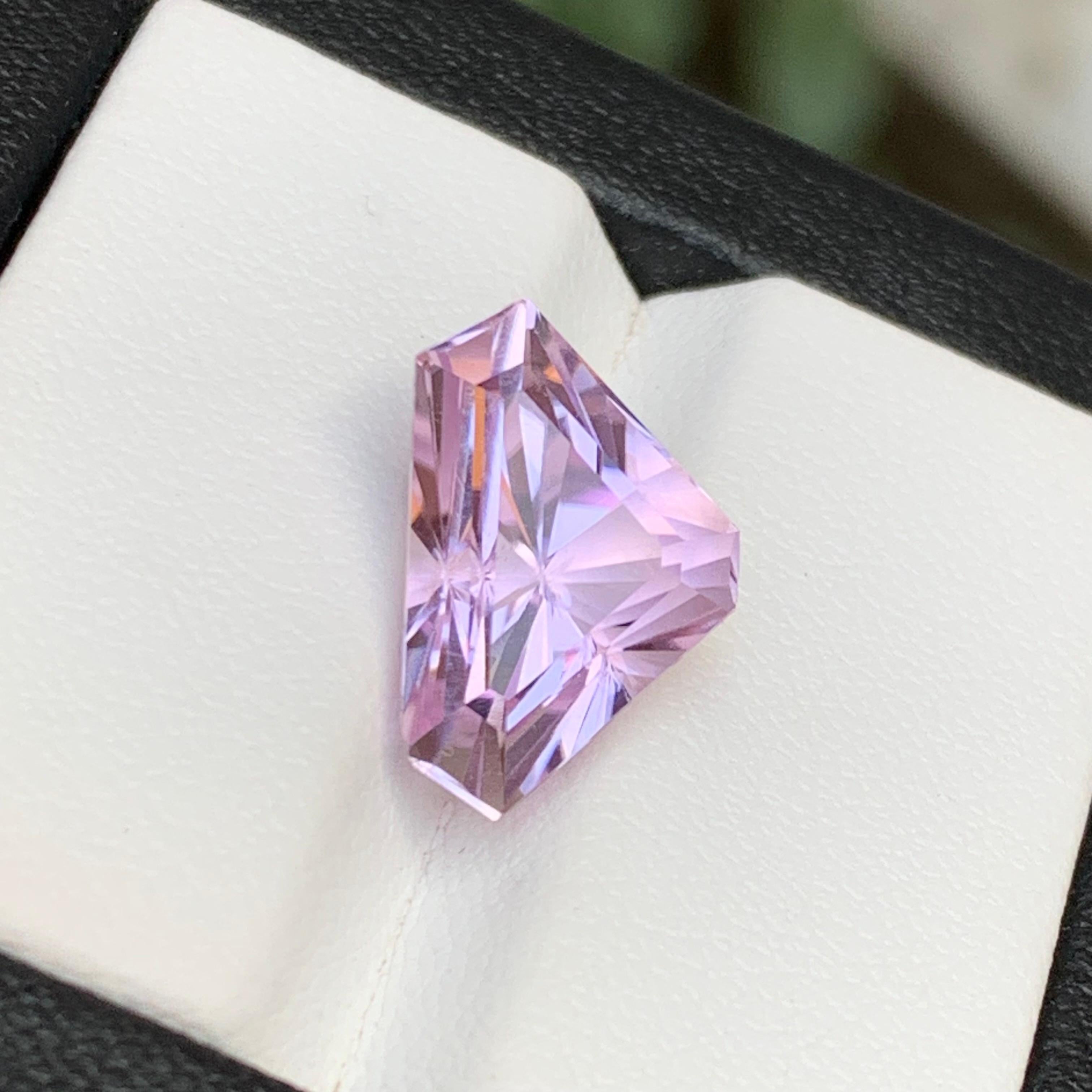 Brilliant Lilac Pink Natural Kunzite Ring Loose Gemstone 7.15 Ct Triangle Cut For Sale 4