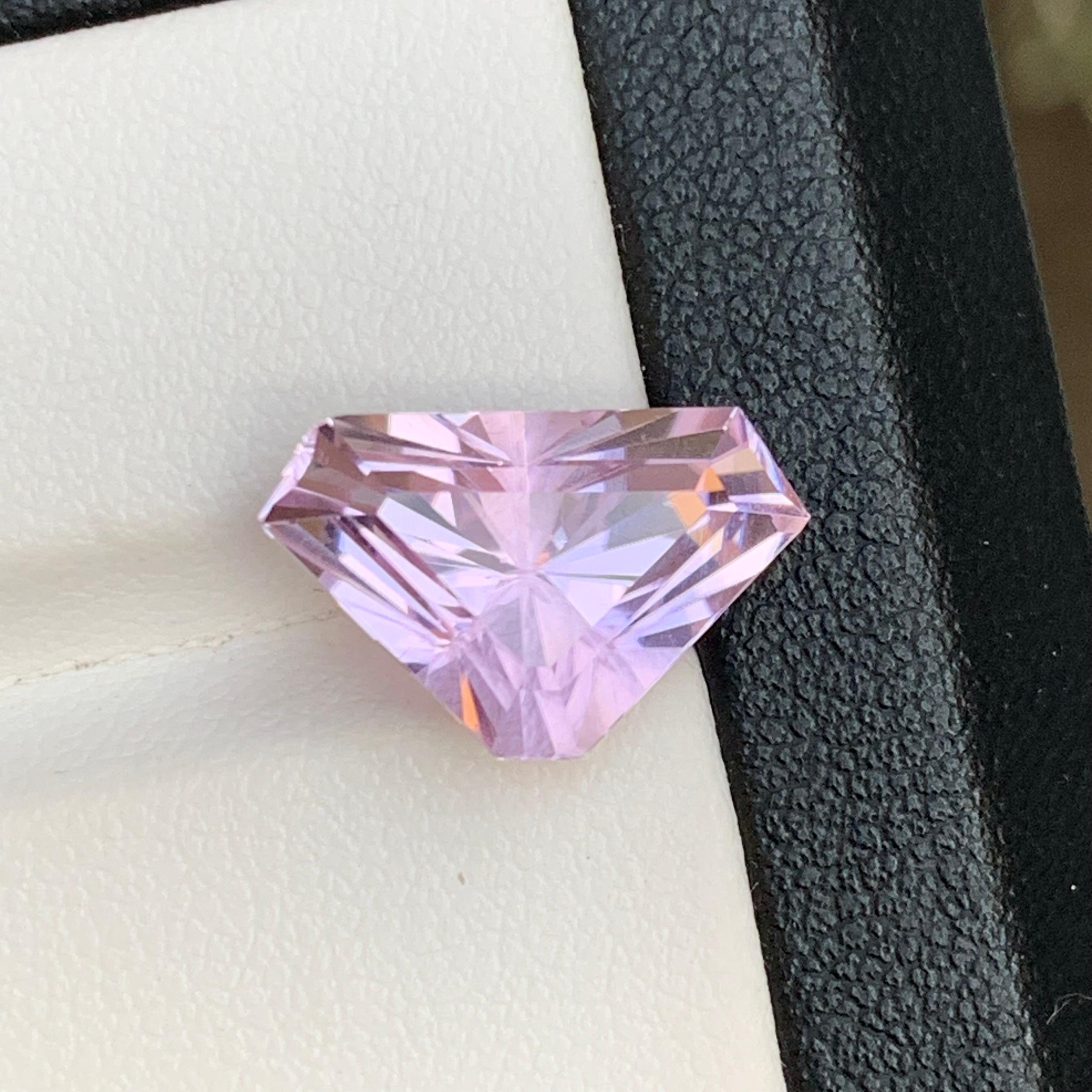 Brilliant Lilac Pink Natural Kunzite Ring Loose Gemstone 7.15 Ct Triangle Cut For Sale 5