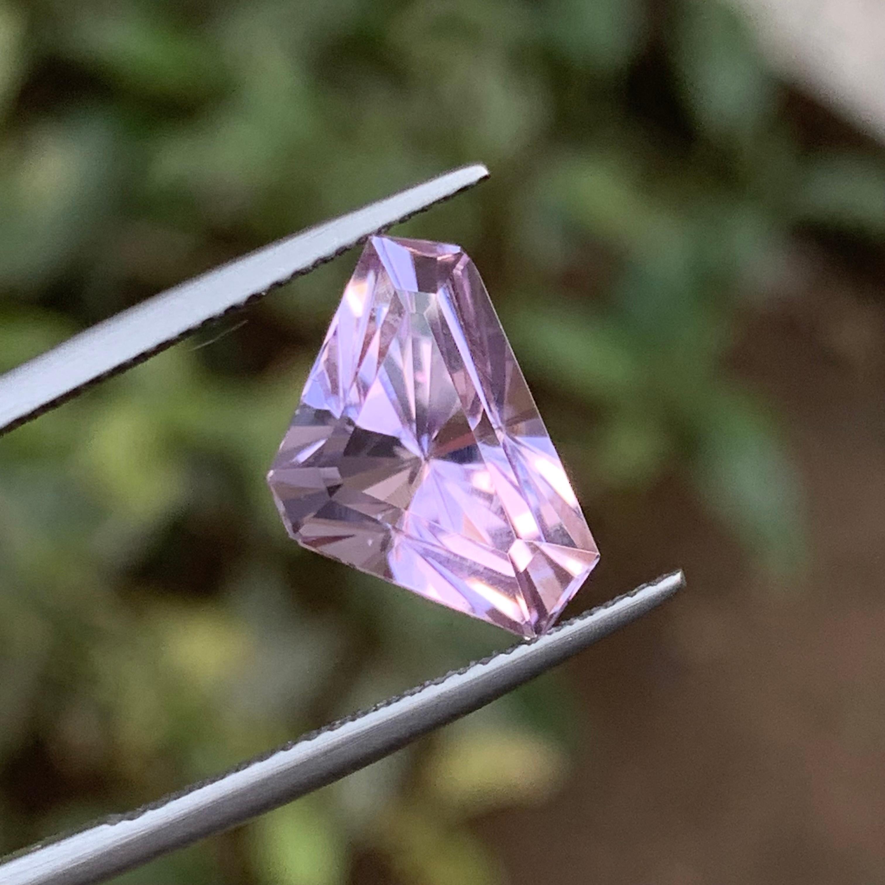 Brilliant Lilac Pink Natural Kunzite Ring Loose Gemstone 7.15 Ct Triangle Cut In New Condition For Sale In Peshawar, PK