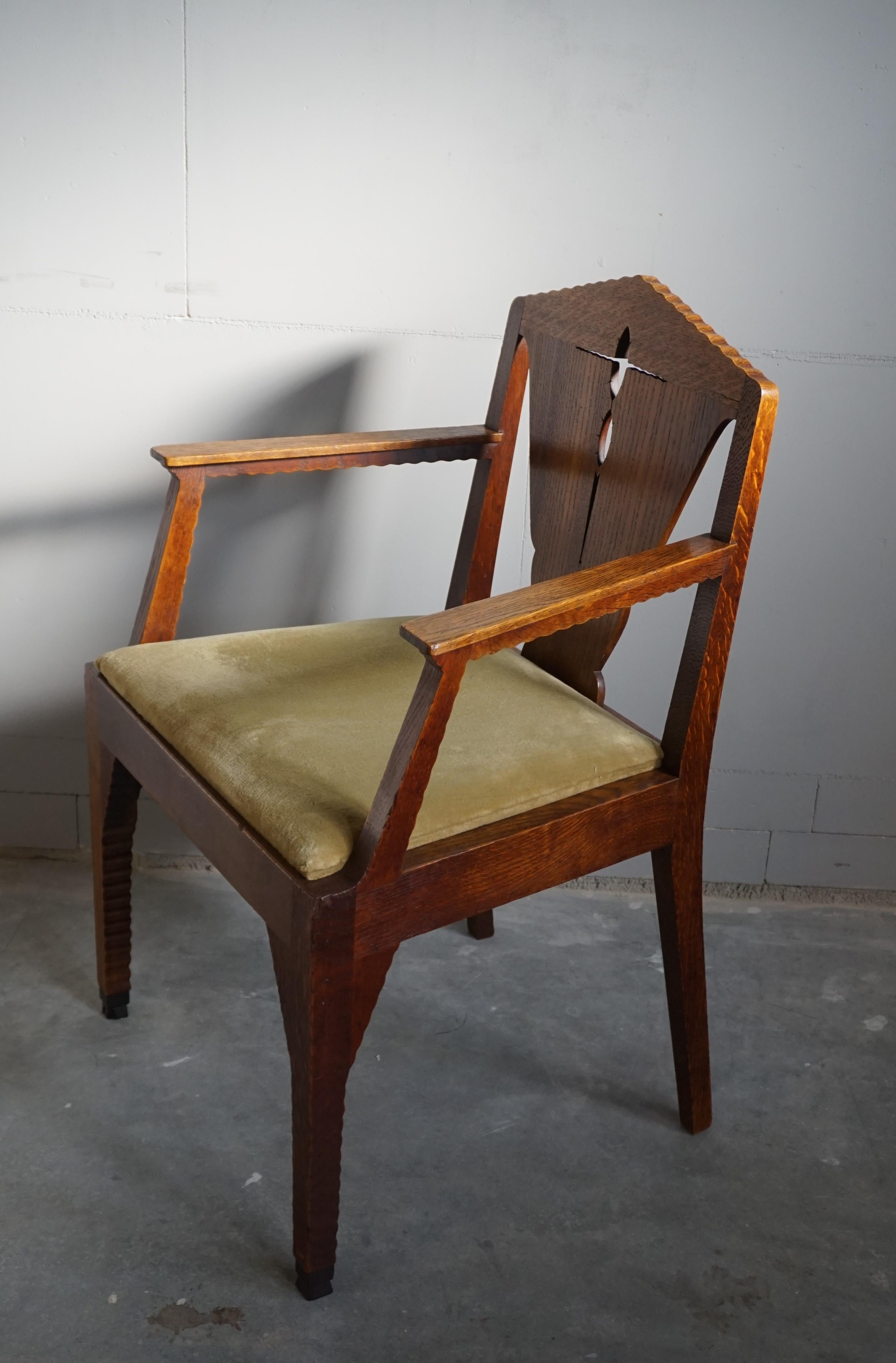 Brilliant Design Dutch Arts & Crafts Oak Desk Chair w. Original-Polsterung 1910er Jahre (Handgeschnitzt) im Angebot