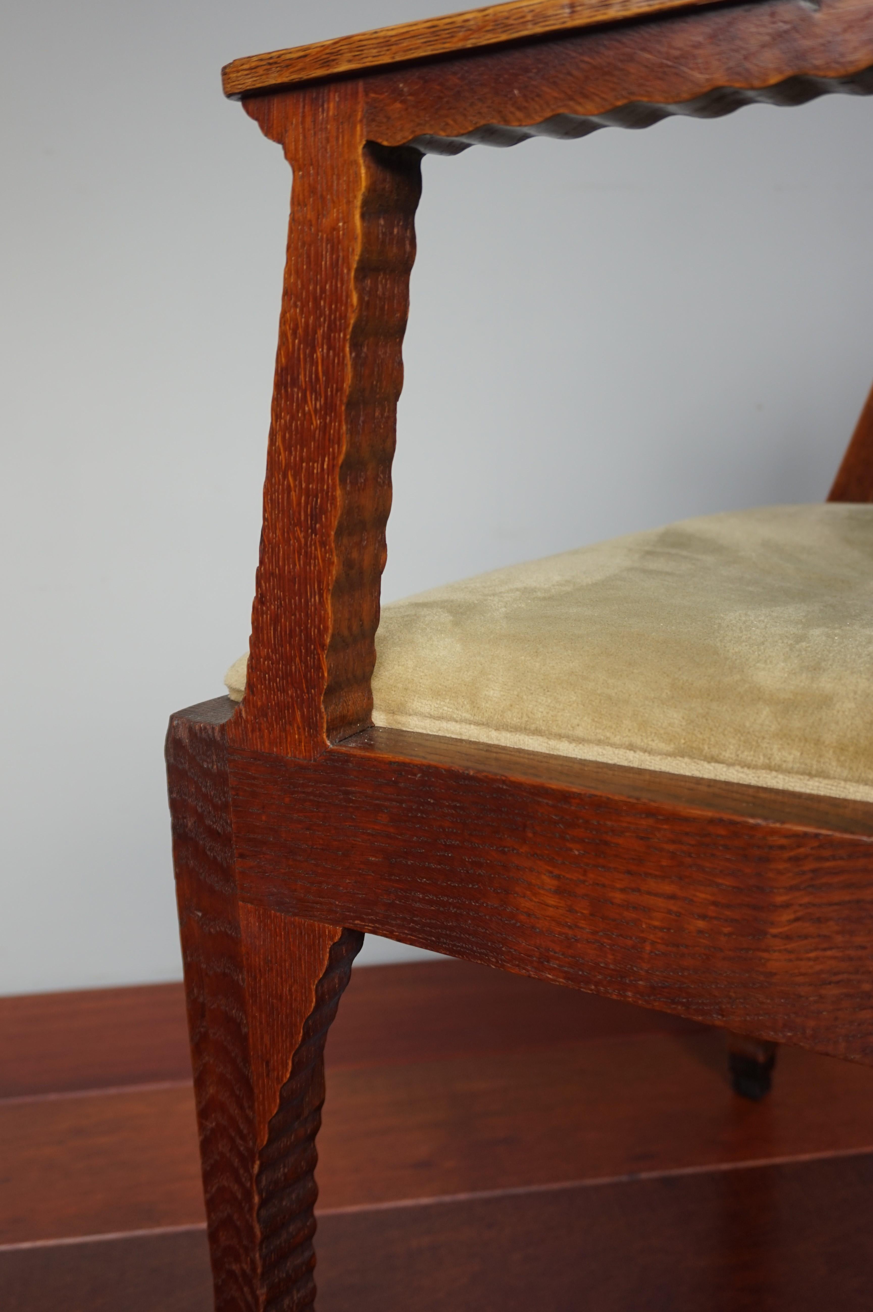 Brilliant Design Dutch Arts & Crafts Oak Desk Chair w. Original Upholstery 1910s For Sale 3