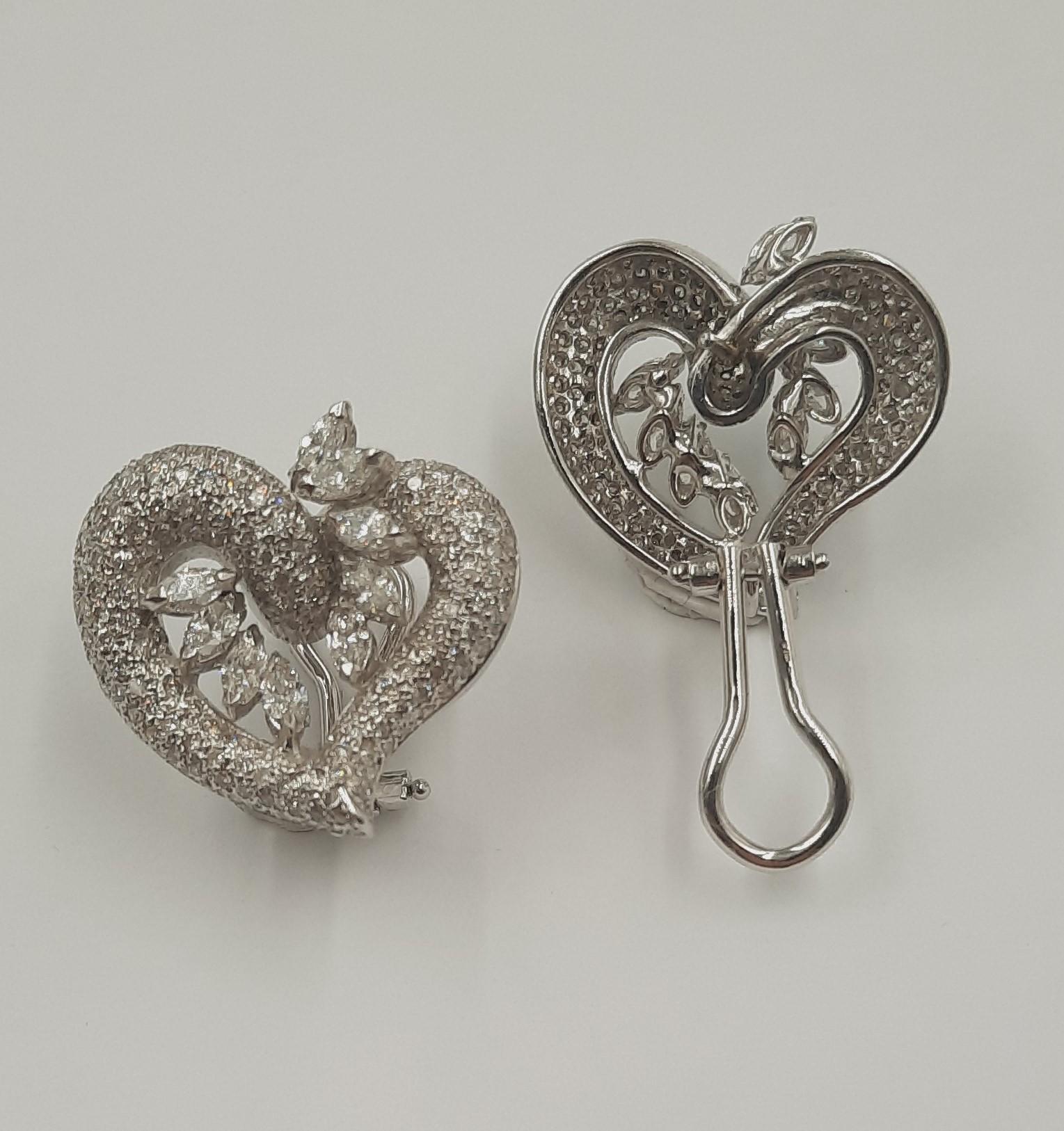 Contemporary Brilliant Navette Cut Diamond 18 Carat White Gold Hearth Earrings  For Sale