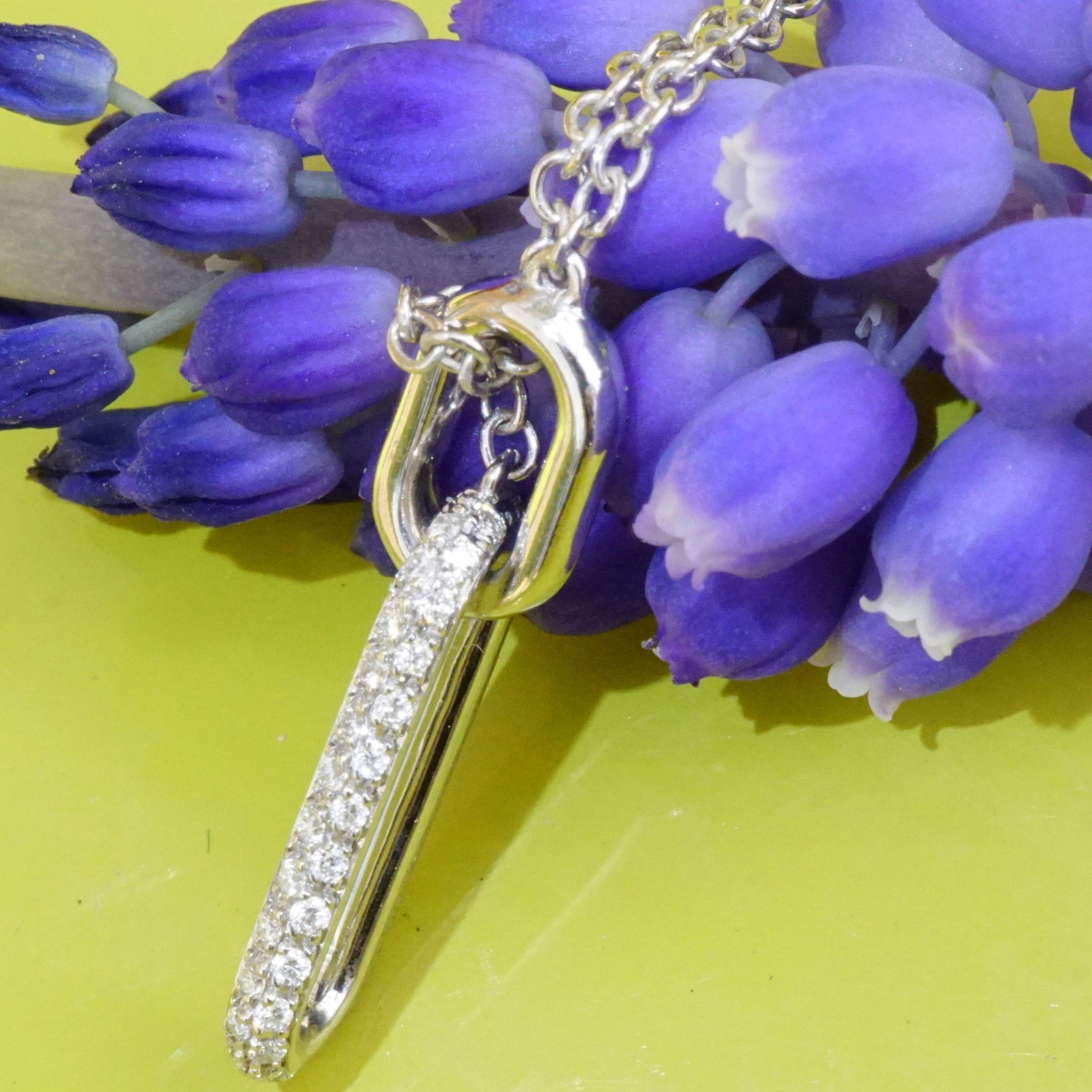 Brilliant Necklace 0.20ct Tw VS Always One Step Ahead of the Jewellery Trend For Sale 1