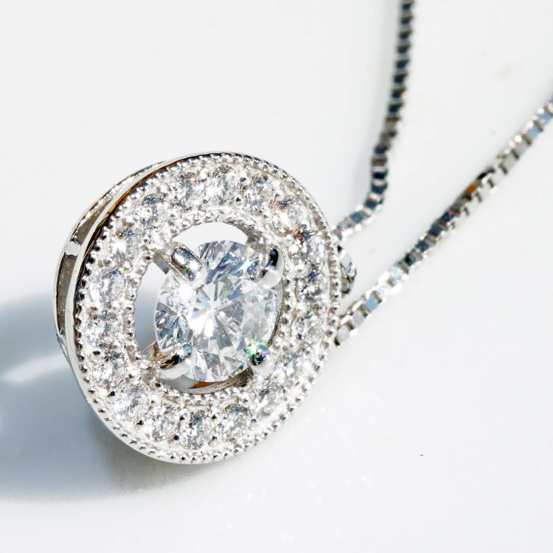 da uomo o donna Collana Brilliante 0,375 ct TW VS-SI Platino Brilliante e Grazia 46 cm di catena in vendita