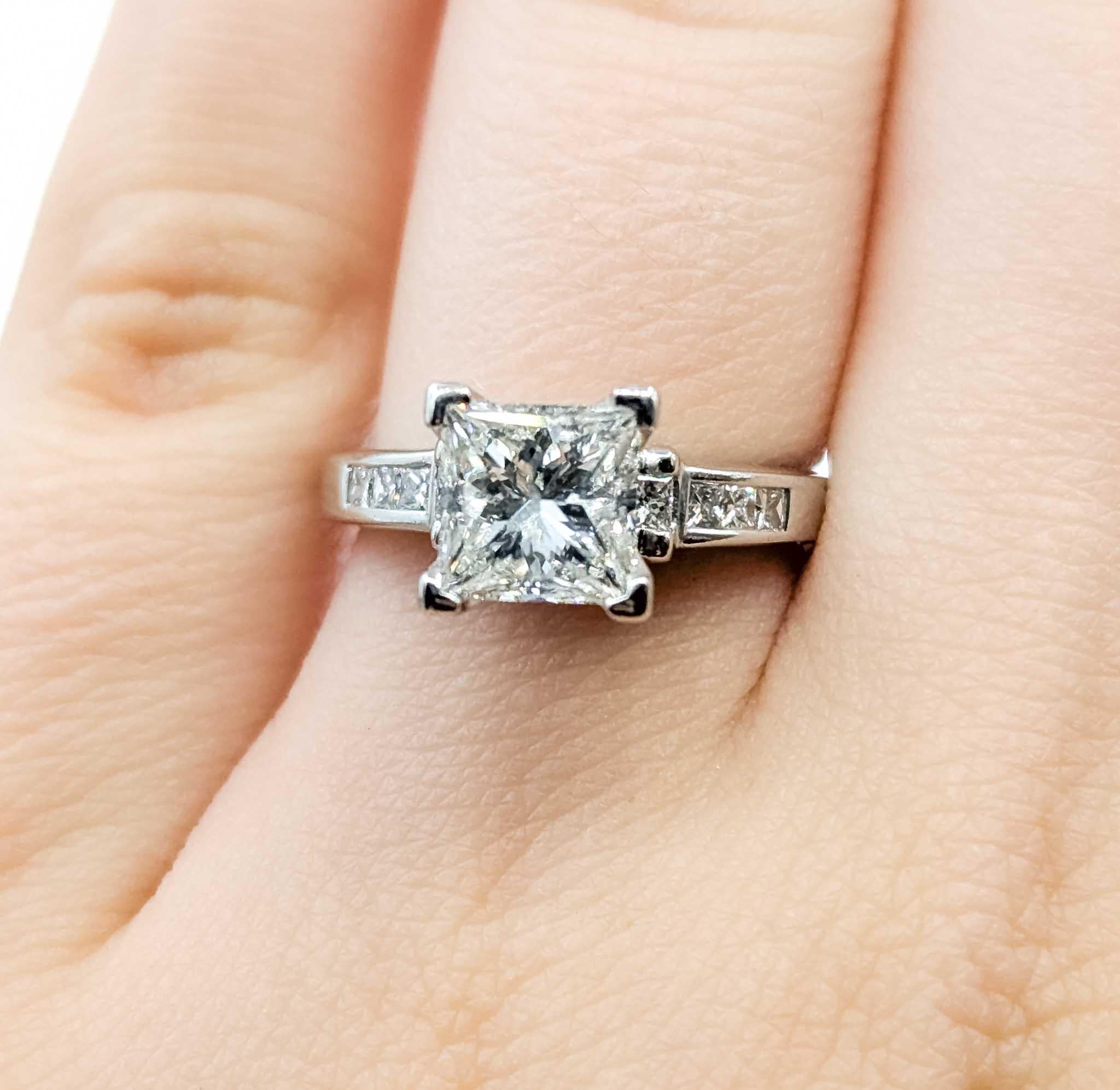 Donna Anello di fidanzamento con diamante taglio principessa Brilliante in oro bianco 14k in vendita