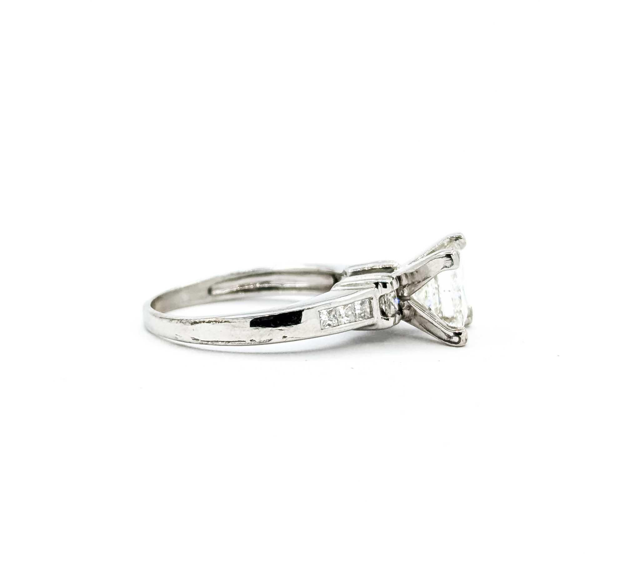 Anello di fidanzamento con diamante taglio principessa Brilliante in oro bianco 14k in vendita 1