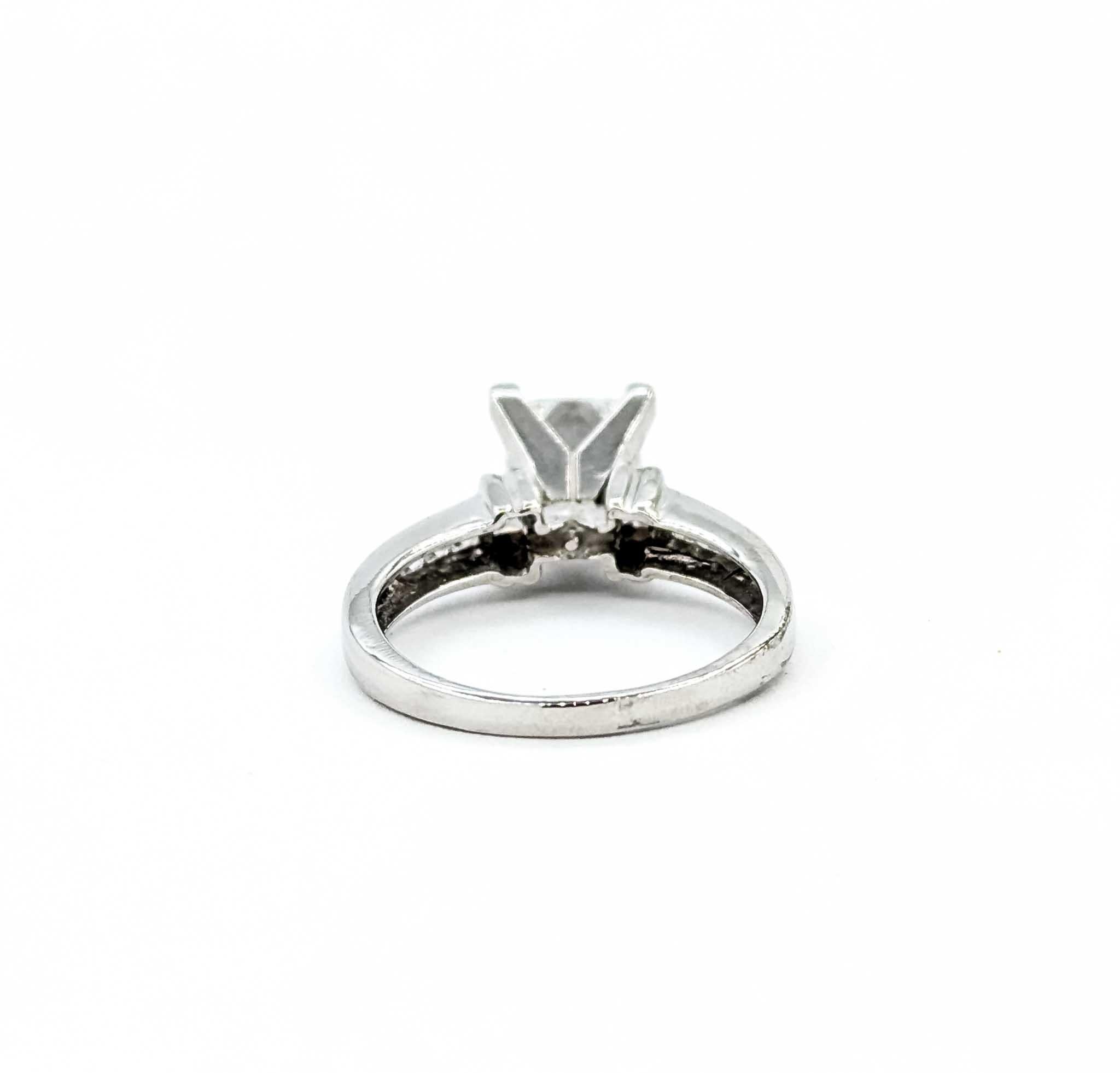 Anello di fidanzamento con diamante taglio principessa Brilliante in oro bianco 14k in vendita 2