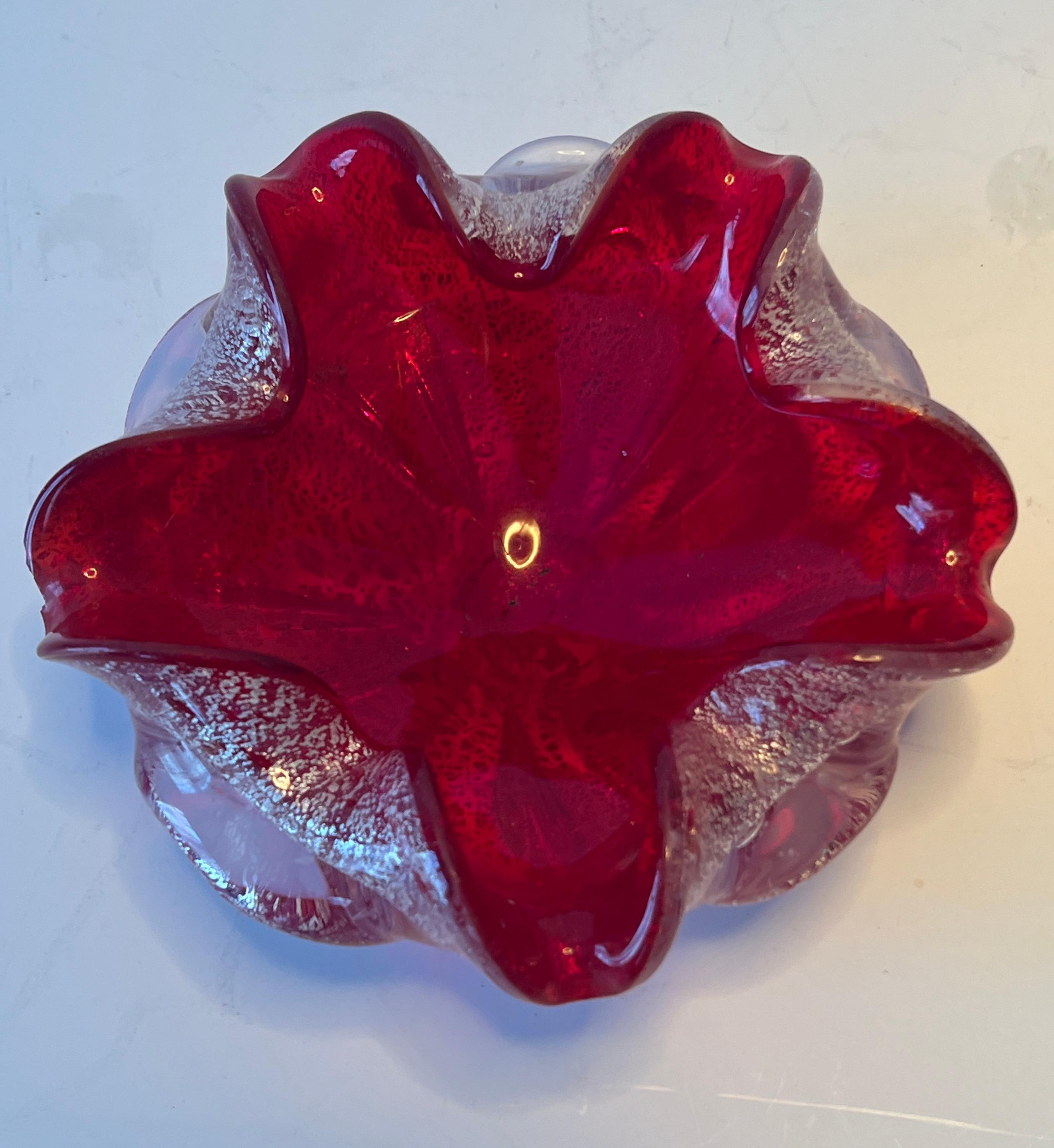 Italiano Brilliante ciotola di Murano rossa o posacenere 420 con infuso d'argento in vendita