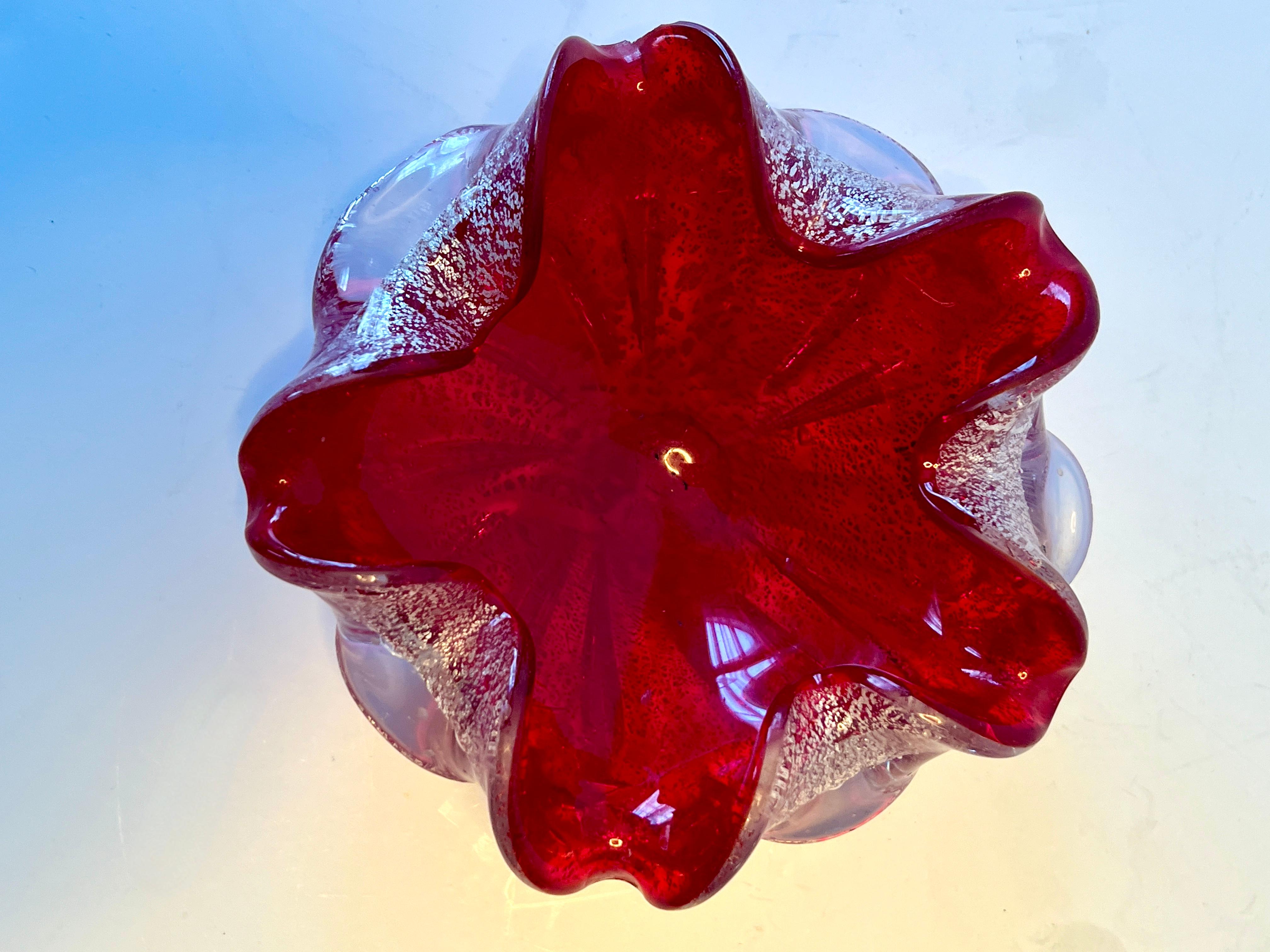 Fatto a mano Brilliante ciotola di Murano rossa o posacenere 420 con infuso d'argento in vendita
