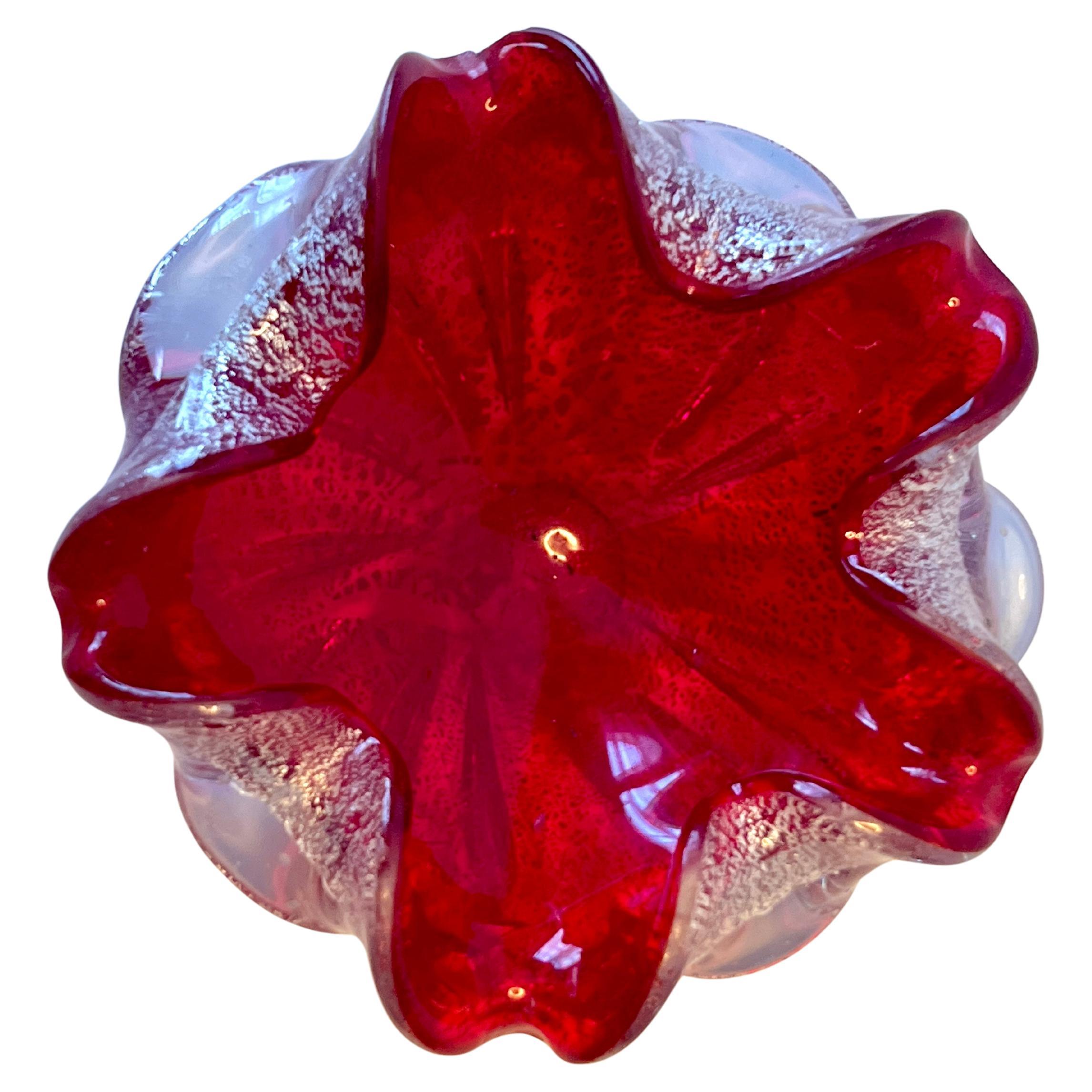 Brilliante ciotola di Murano rossa o posacenere 420 con infuso d'argento in vendita