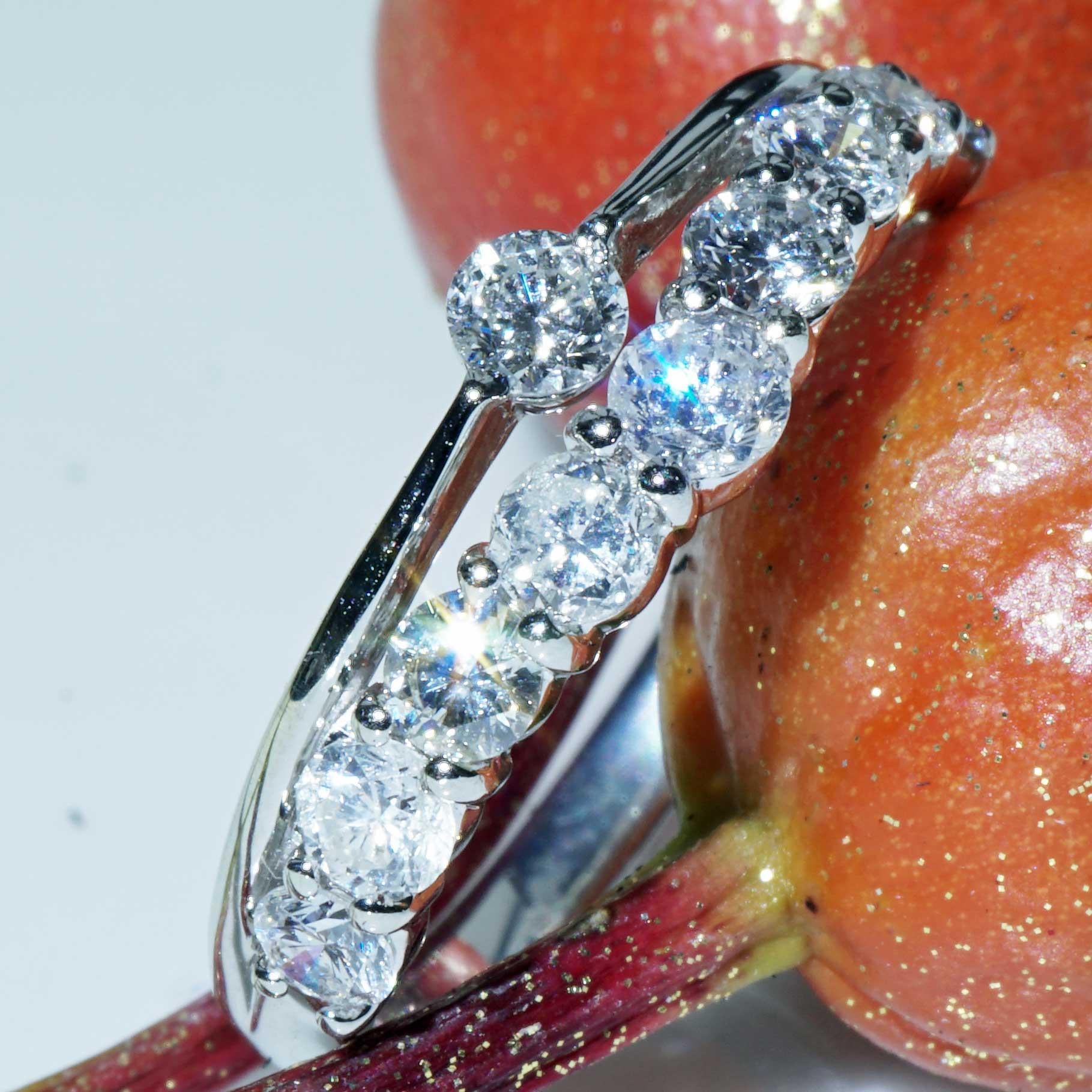 Brillantring Platin 1 ct W VS perfekt Brillanz groß V Design im Angebot 4