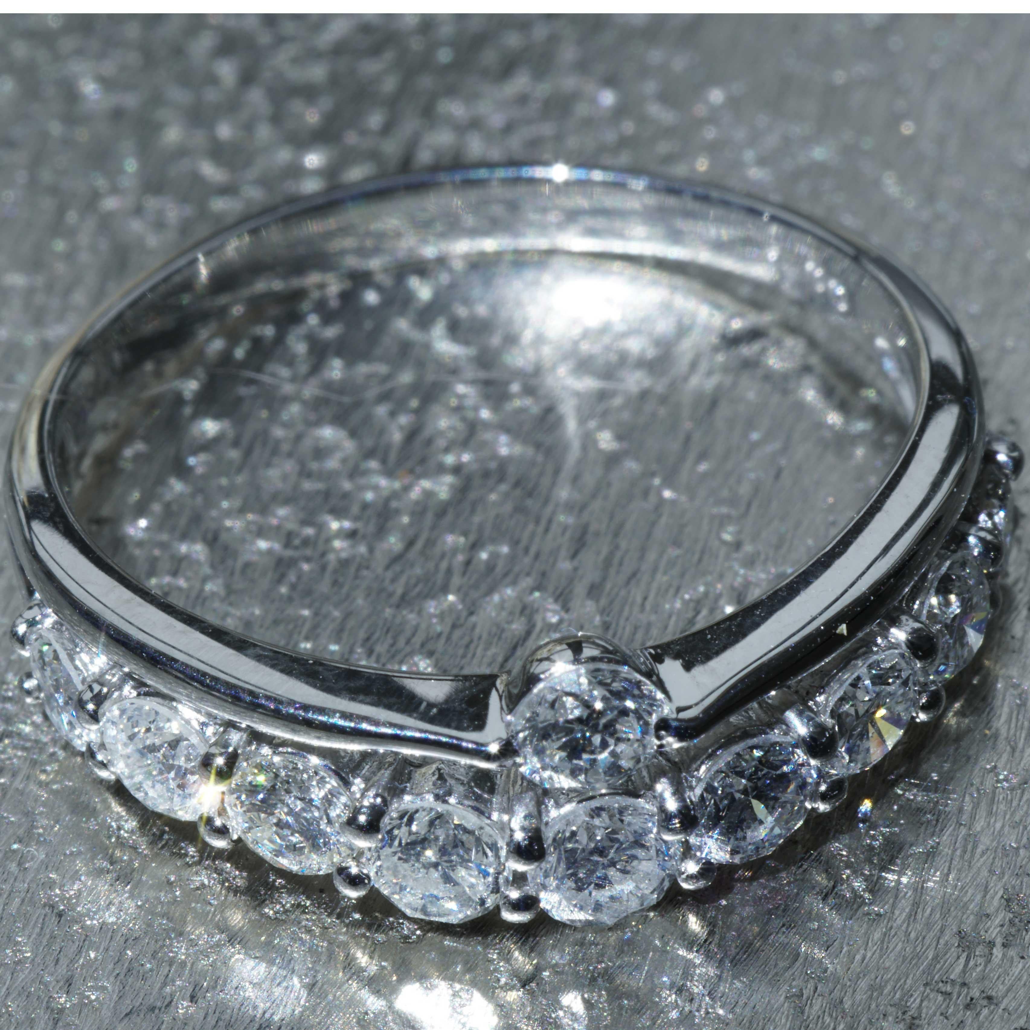 Brillantring Platin 1 ct W VS perfekt Brillanz groß V Design (Moderne) im Angebot