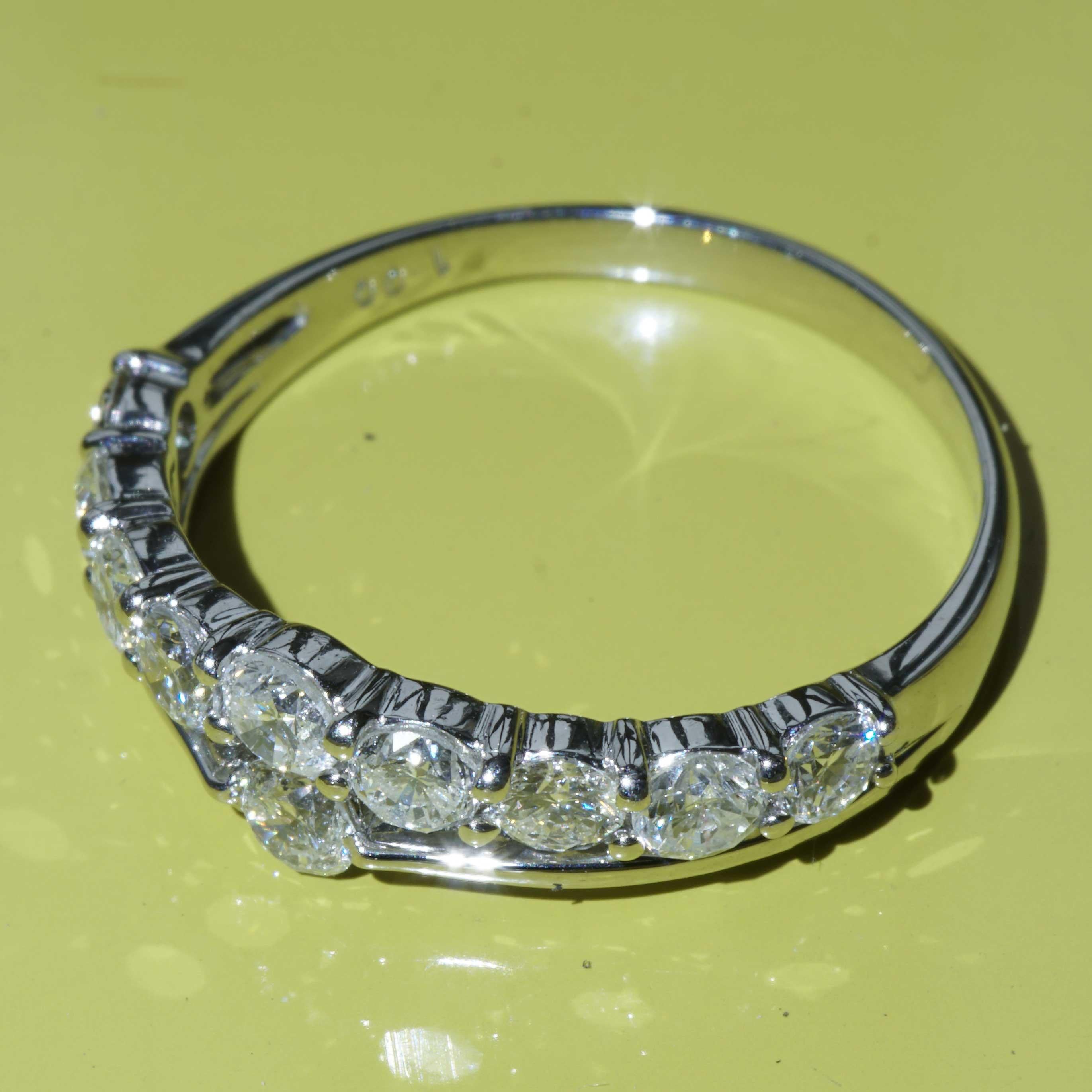Brillantring Platin 1 ct W VS perfekt Brillanz groß V Design im Zustand „Neu“ im Angebot in Viena, Viena