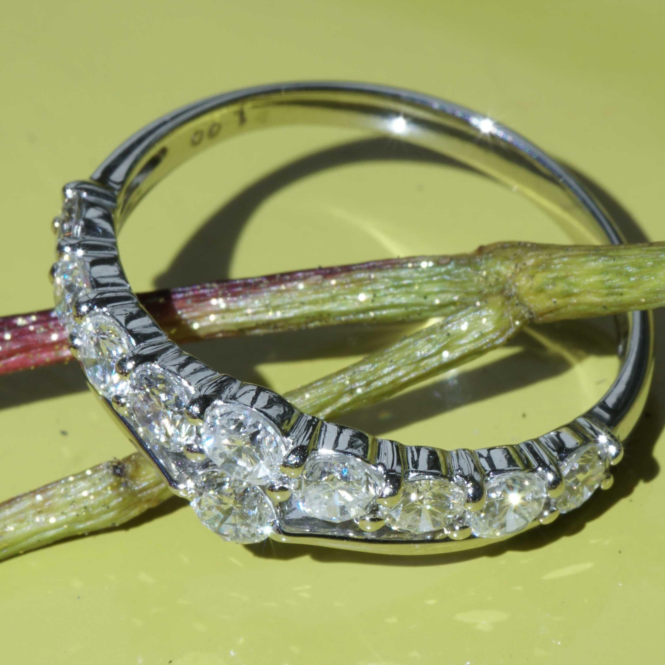 Brillantring Platin 1 ct W VS perfekt Brillanz groß V Design im Angebot 1