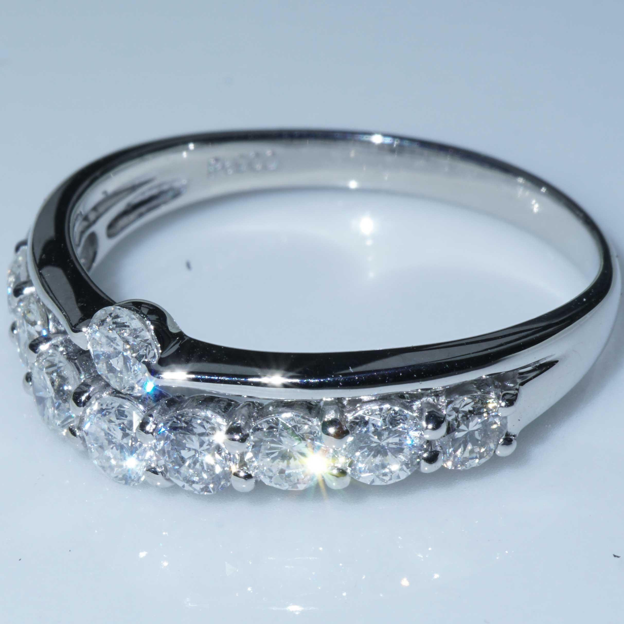 Brillantring Platin 1 ct W VS perfekt Brillanz groß V Design im Angebot 2