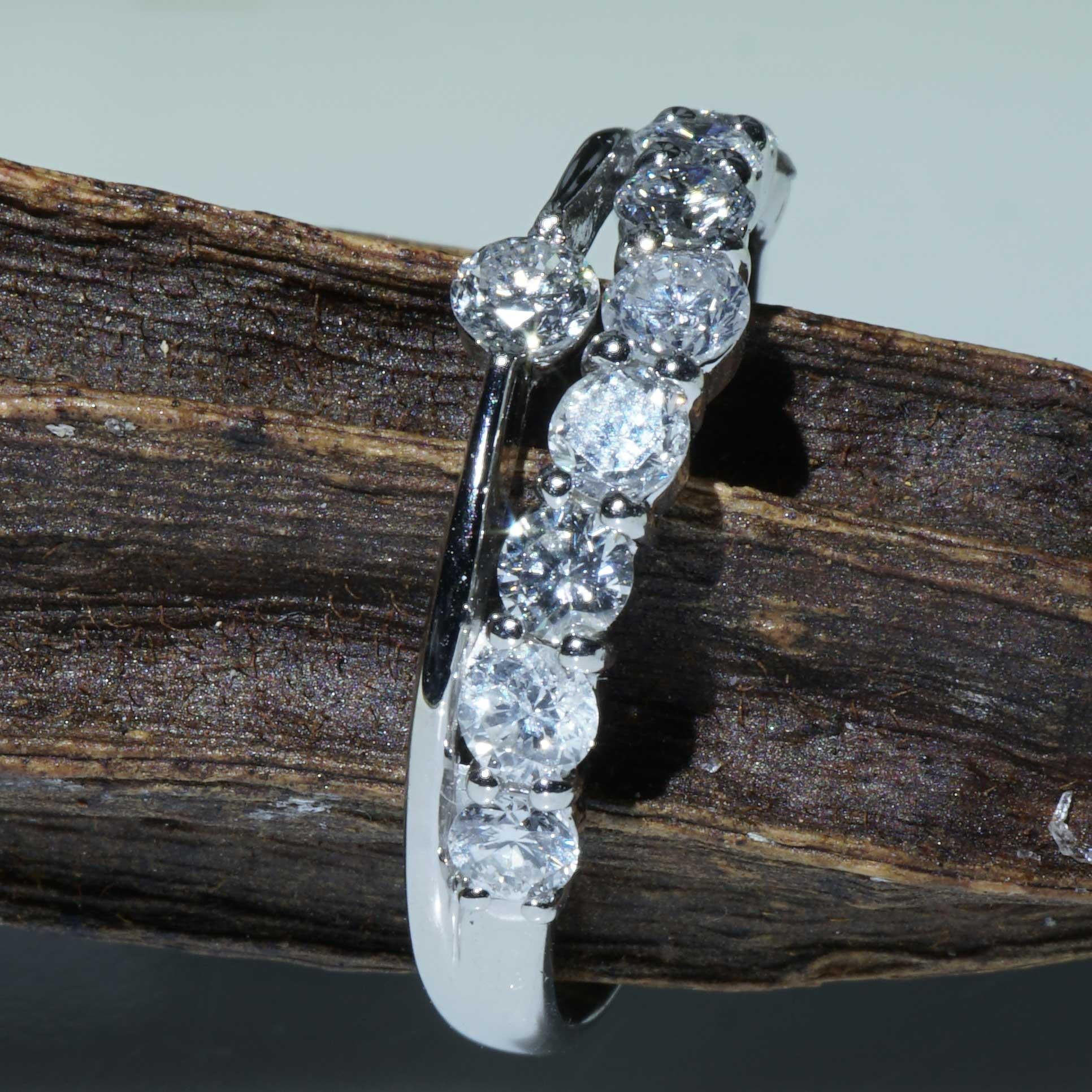 Brillantring Platin 1 ct W VS perfekt Brillanz groß V Design im Angebot 3