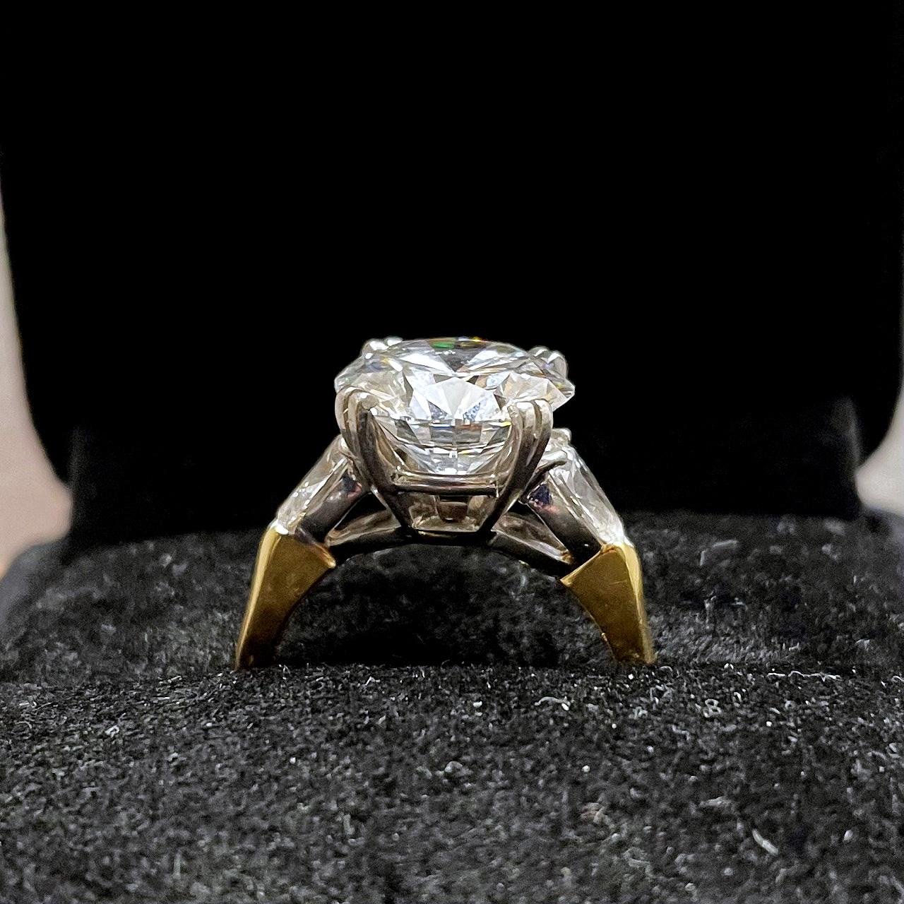 Brilliant Round Center 4.35 Carat Diamond Ring 18k YG & Platinum For Sale 2