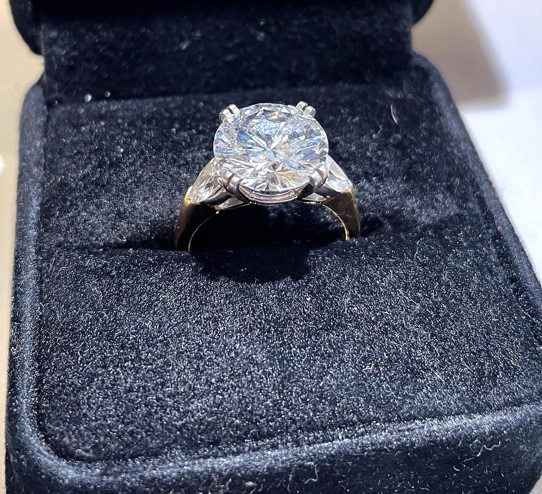Brilliant Round Center 4.35 Carat Diamond Ring 18k YG & Platinum For Sale 3