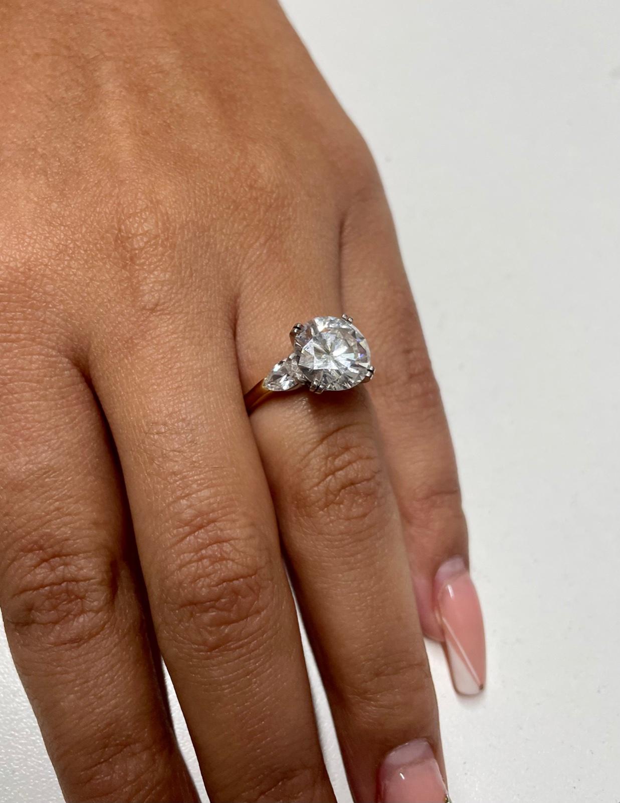 Brilliant Round Center 4.35 Carat Diamond Ring 18k YG & Platinum For Sale 4