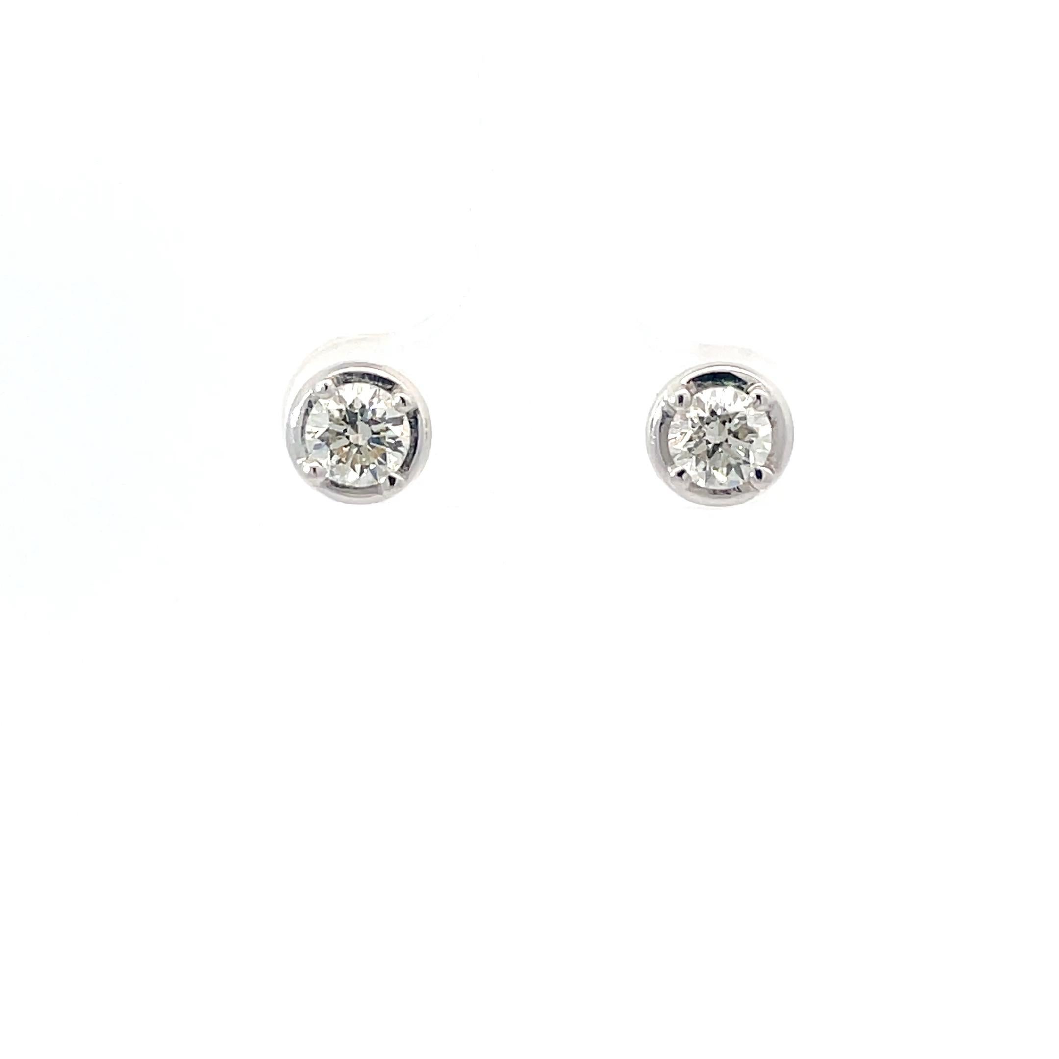 Contemporaneo Brilliant Round Diamond Stud Earrings in 18K White Gold in vendita