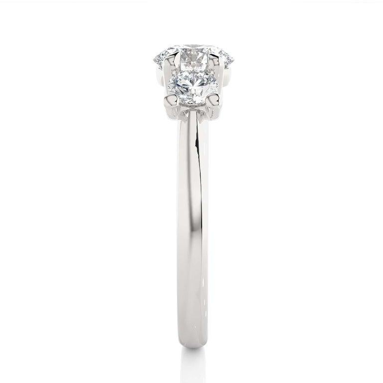 En venta: Anillo redondo brillante de tres piedras con moissanita en plata de ley 925 para regalo de mamá  4