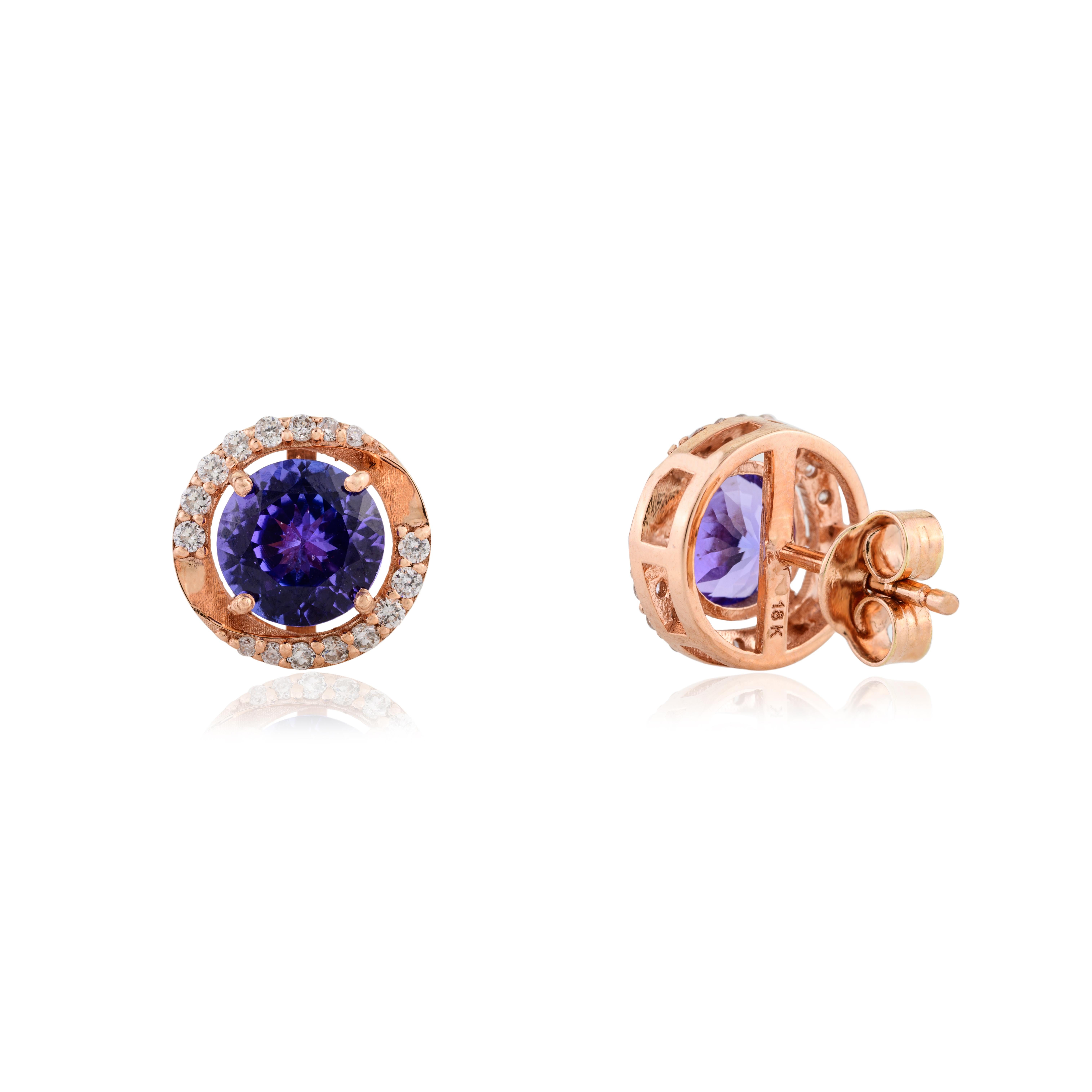 Orecchini a perno con diamanti tanzaniti tondi e brillanti per la nonna in oro rosa 18 carati In condizioni Nuovo in vendita a New York, NY