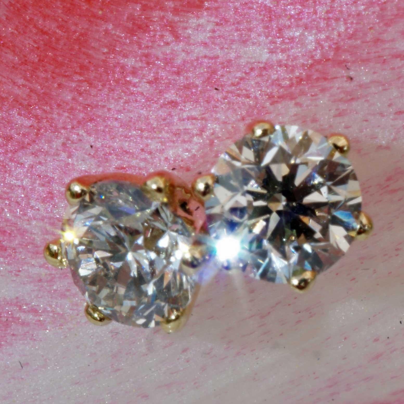 Brilliante con ciondolo, anello e orecchini 18 kt  totale 1,20 ct VS Co. Silhouette in vendita 4