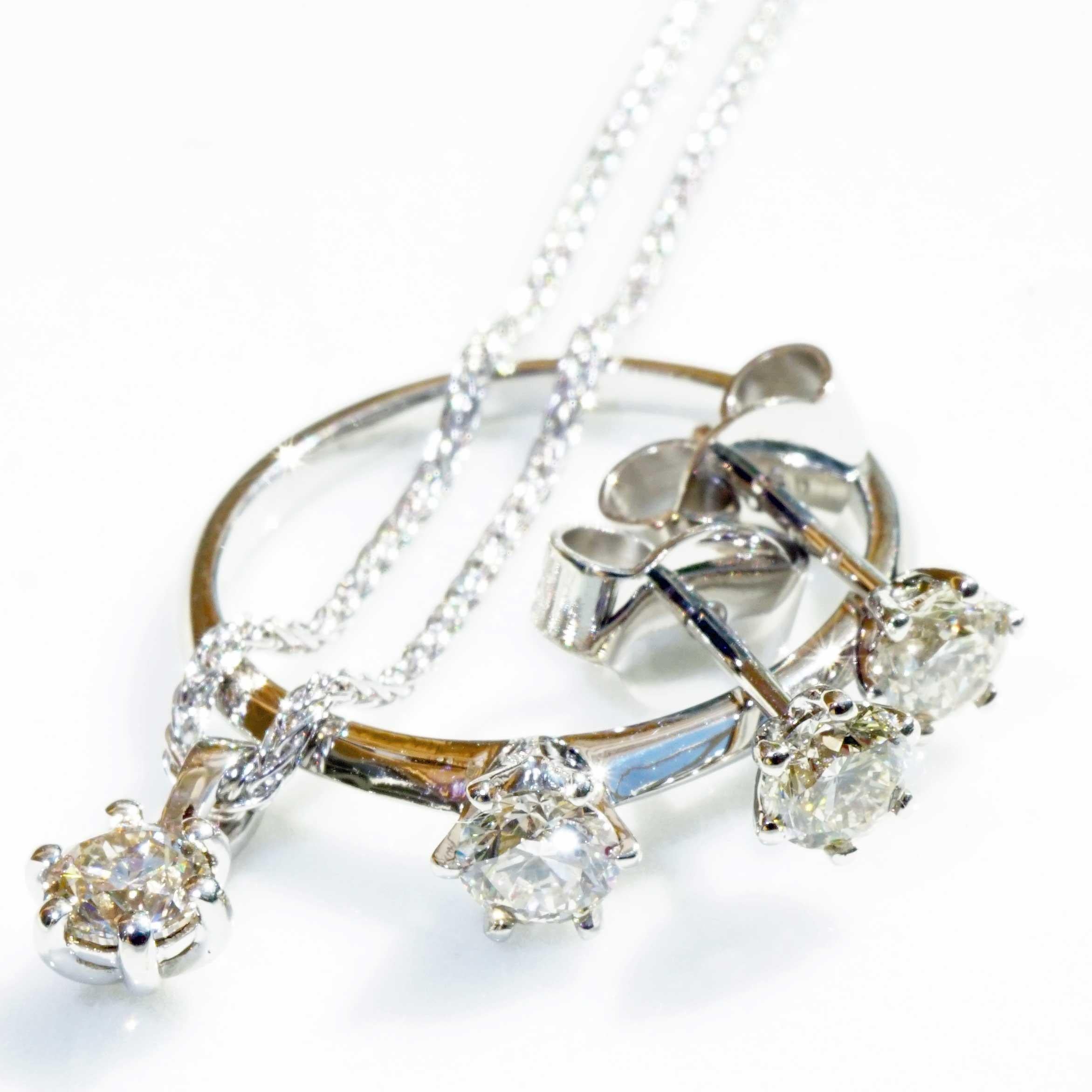 Moderno Brilliante con ciondolo, anello e orecchini 18 kt  totale 1,20 ct VS Co. Silhouette in vendita