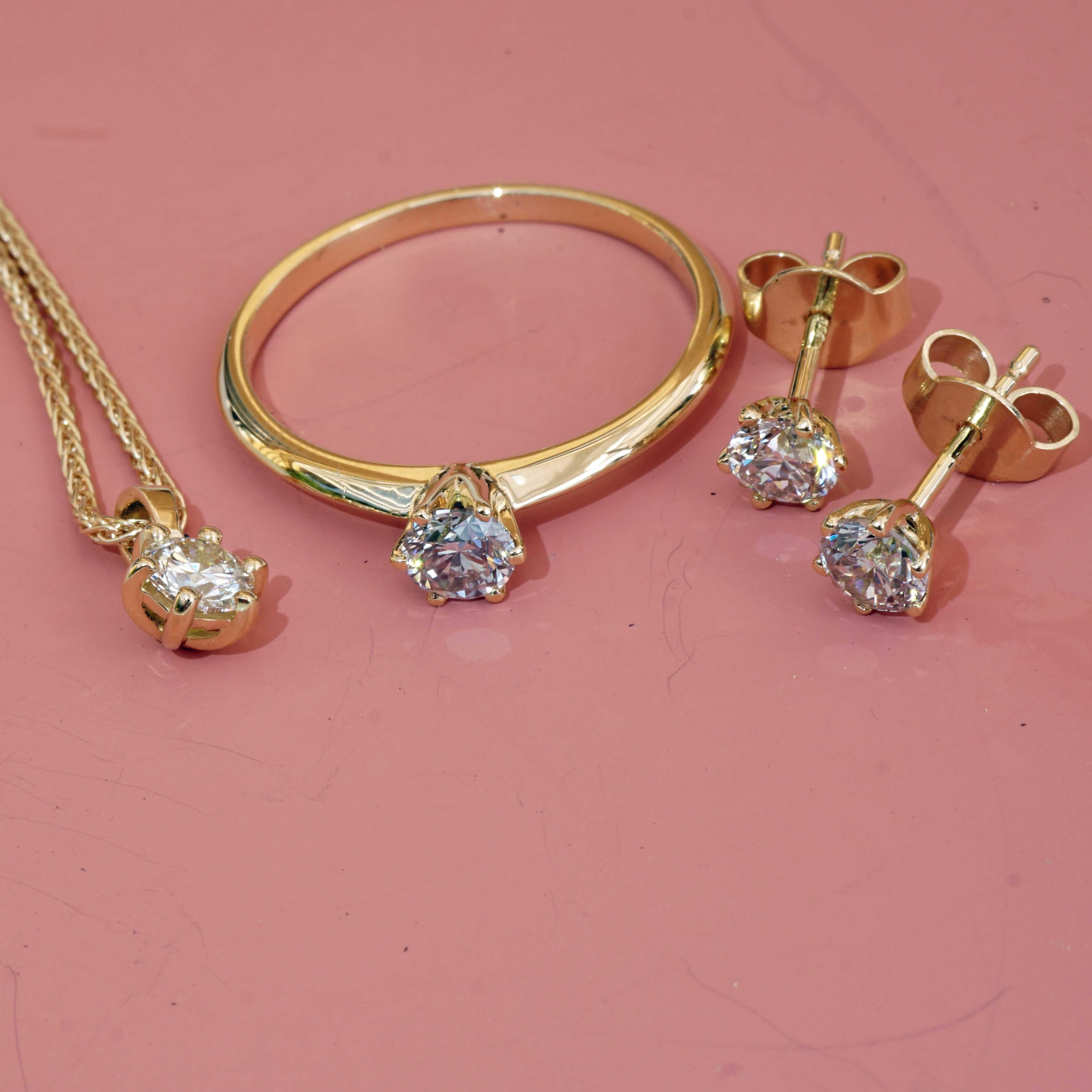 Taglio brillante Brilliante con ciondolo, anello e orecchini 18 kt  totale 1,20 ct VS Co. Silhouette in vendita