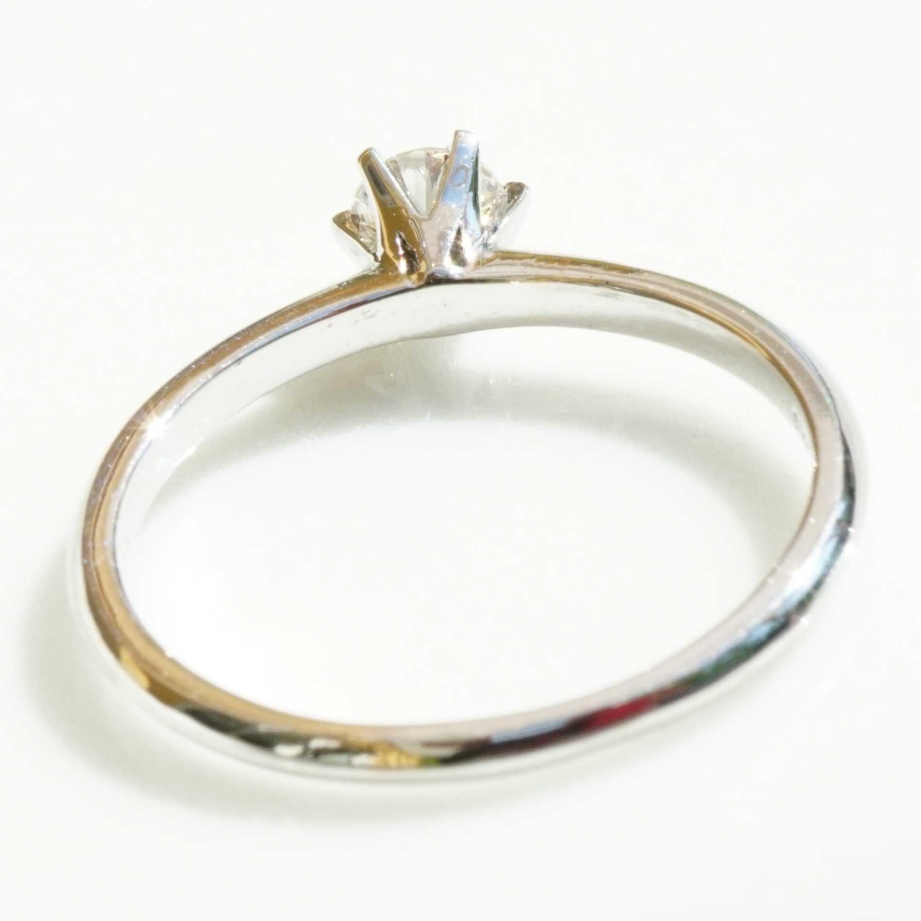 Brilliante con ciondolo, anello e orecchini 18 kt  totale 1,20 ct VS Co. Silhouette In condizioni Nuovo in vendita a Viena, Viena