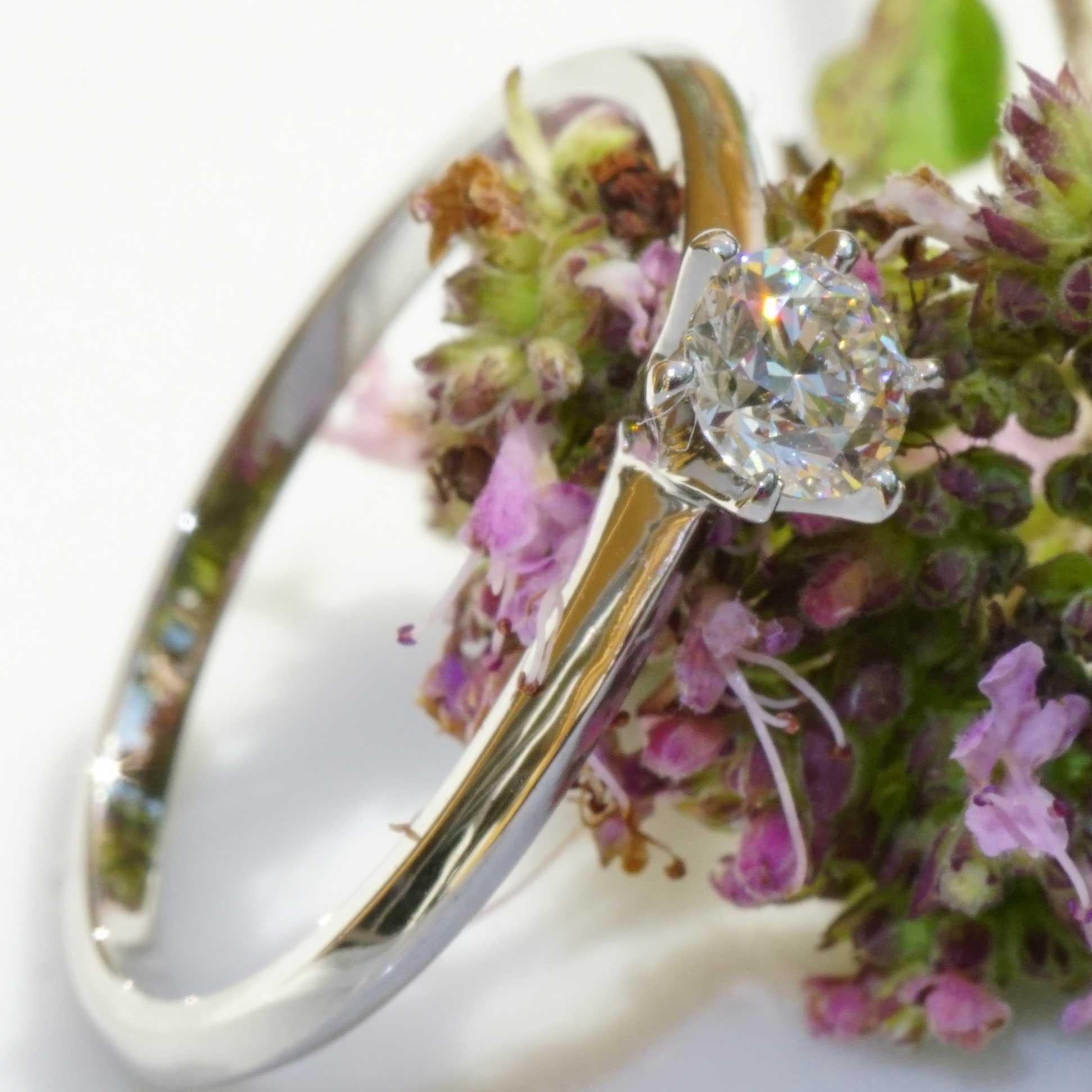 da uomo o donna Brilliante con ciondolo, anello e orecchini 18 kt  totale 1,20 ct VS Co. Silhouette in vendita