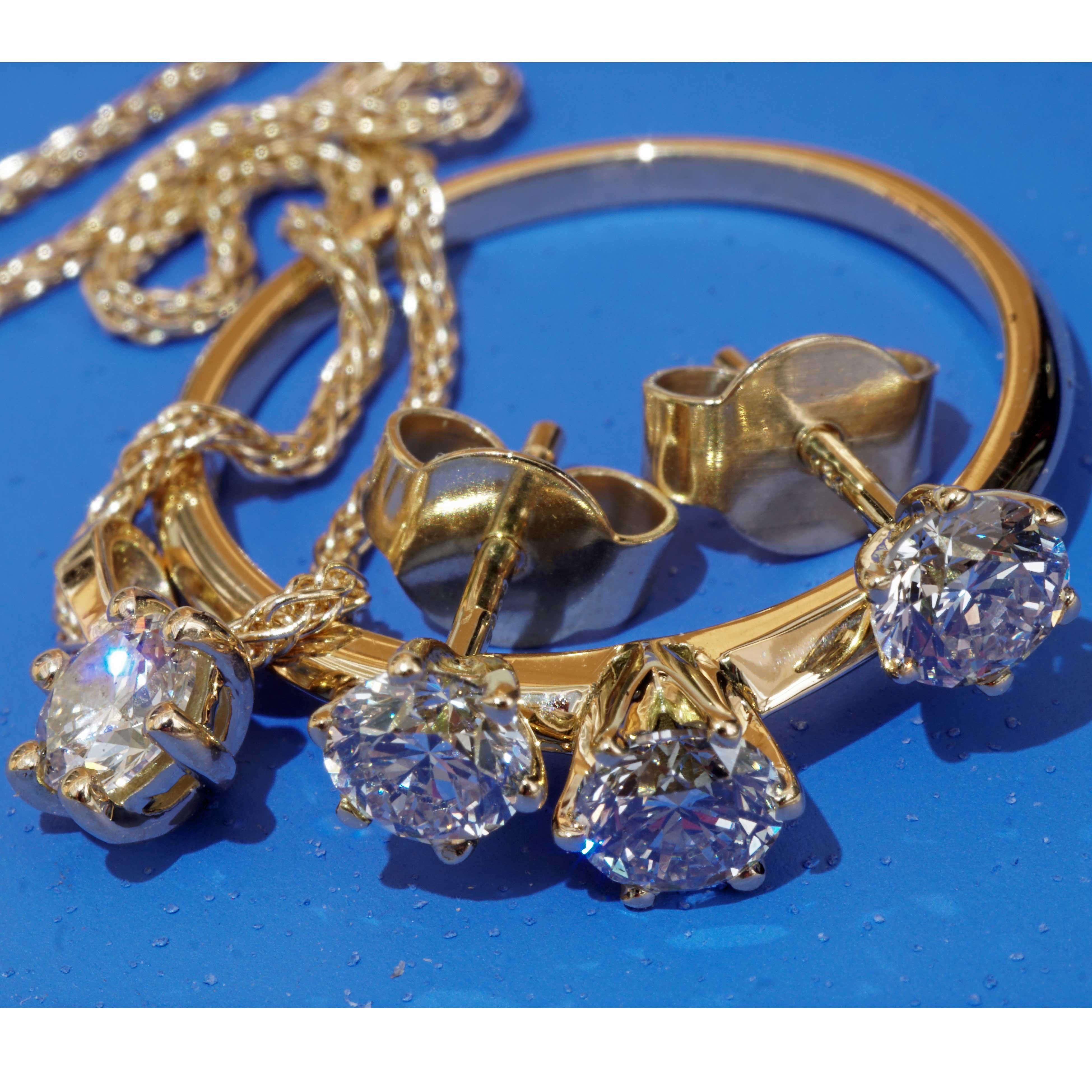 Brilliante con ciondolo, anello e orecchini 18 kt  totale 1,20 ct VS Co. Silhouette in vendita 2