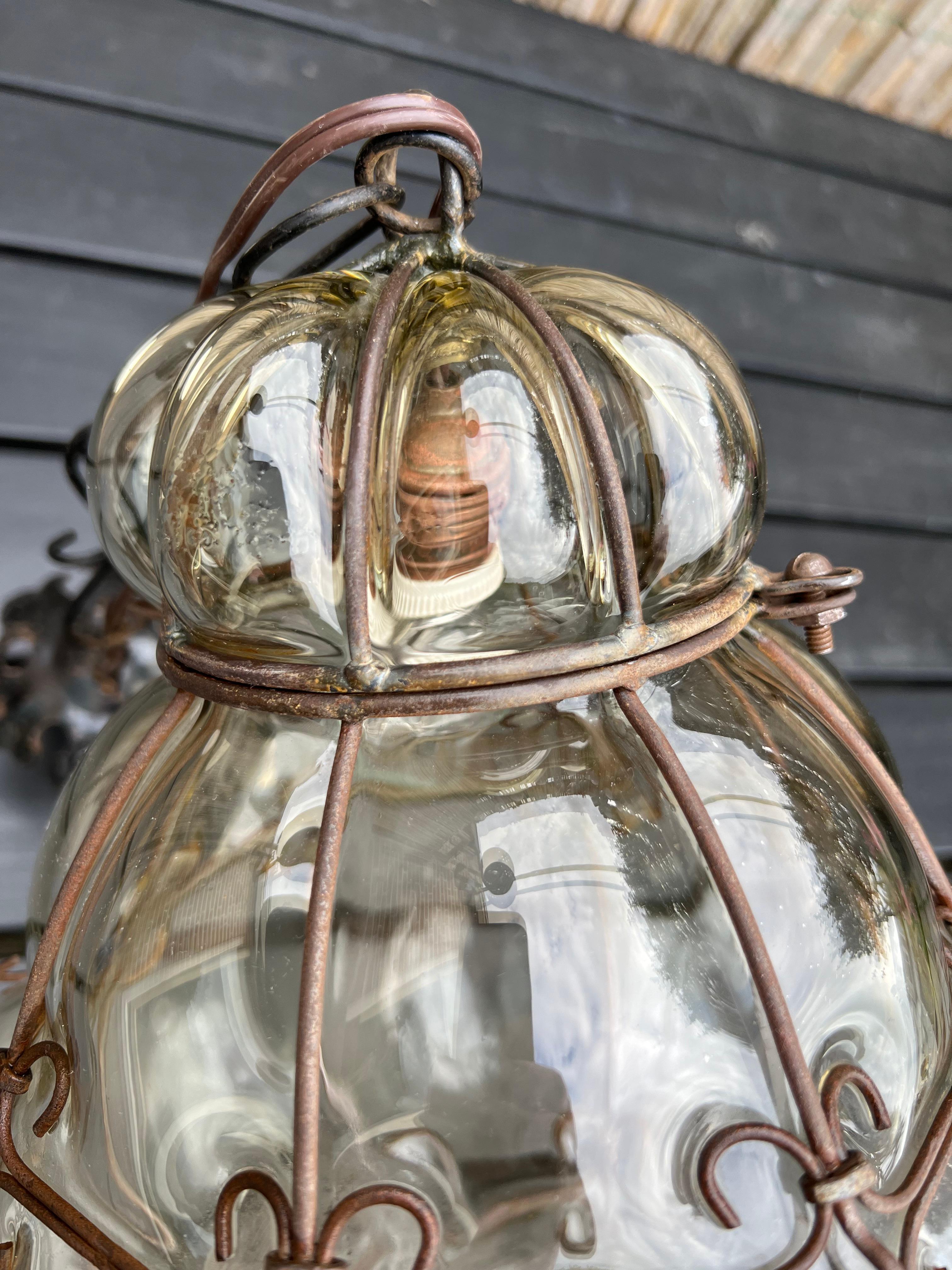 Brilliant Venetian Murano Pendant Light, Mouth Blown Smokey Amber Glass in Frame In Excellent Condition In Lisse, NL