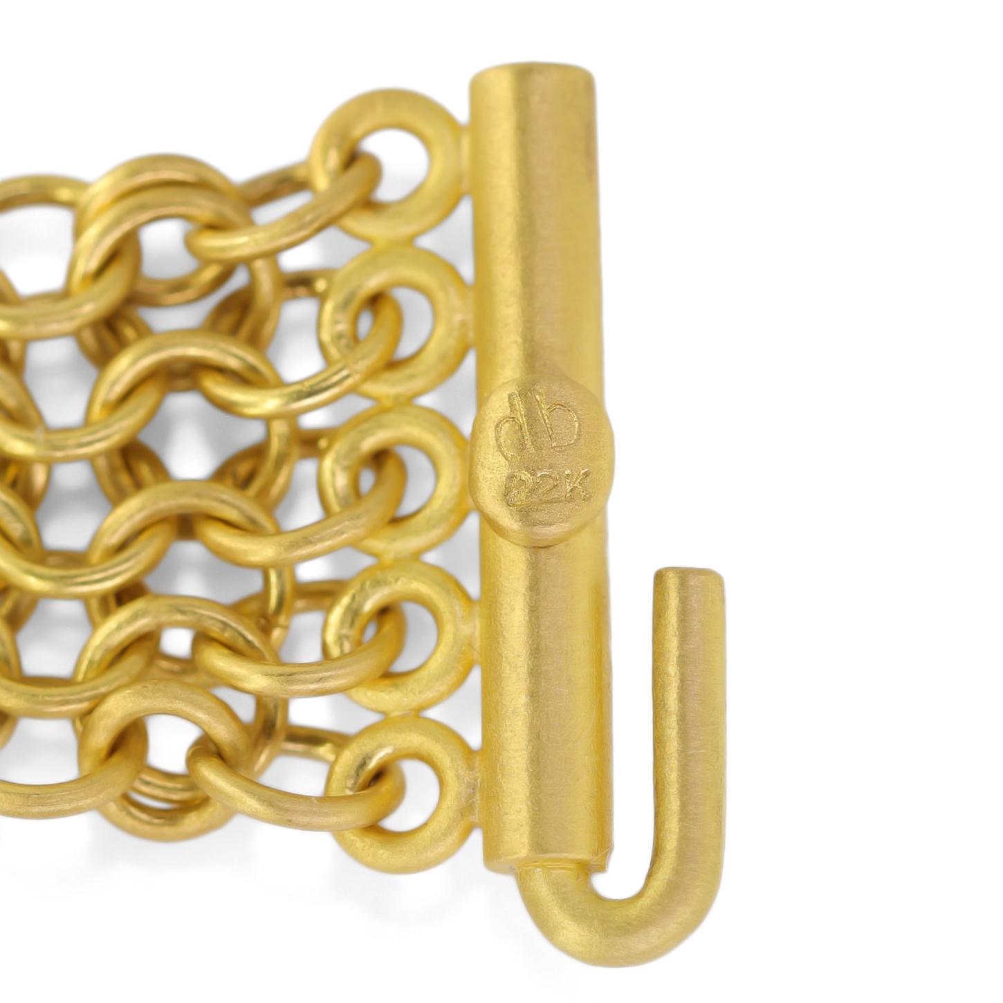 Kettenhemd-Armband aus 22 Karat Gold mit Brillanten und weißen Diamanten mit Fransen, Denise Betesh 2023 im Zustand ��„Neu“ in Dallas, TX