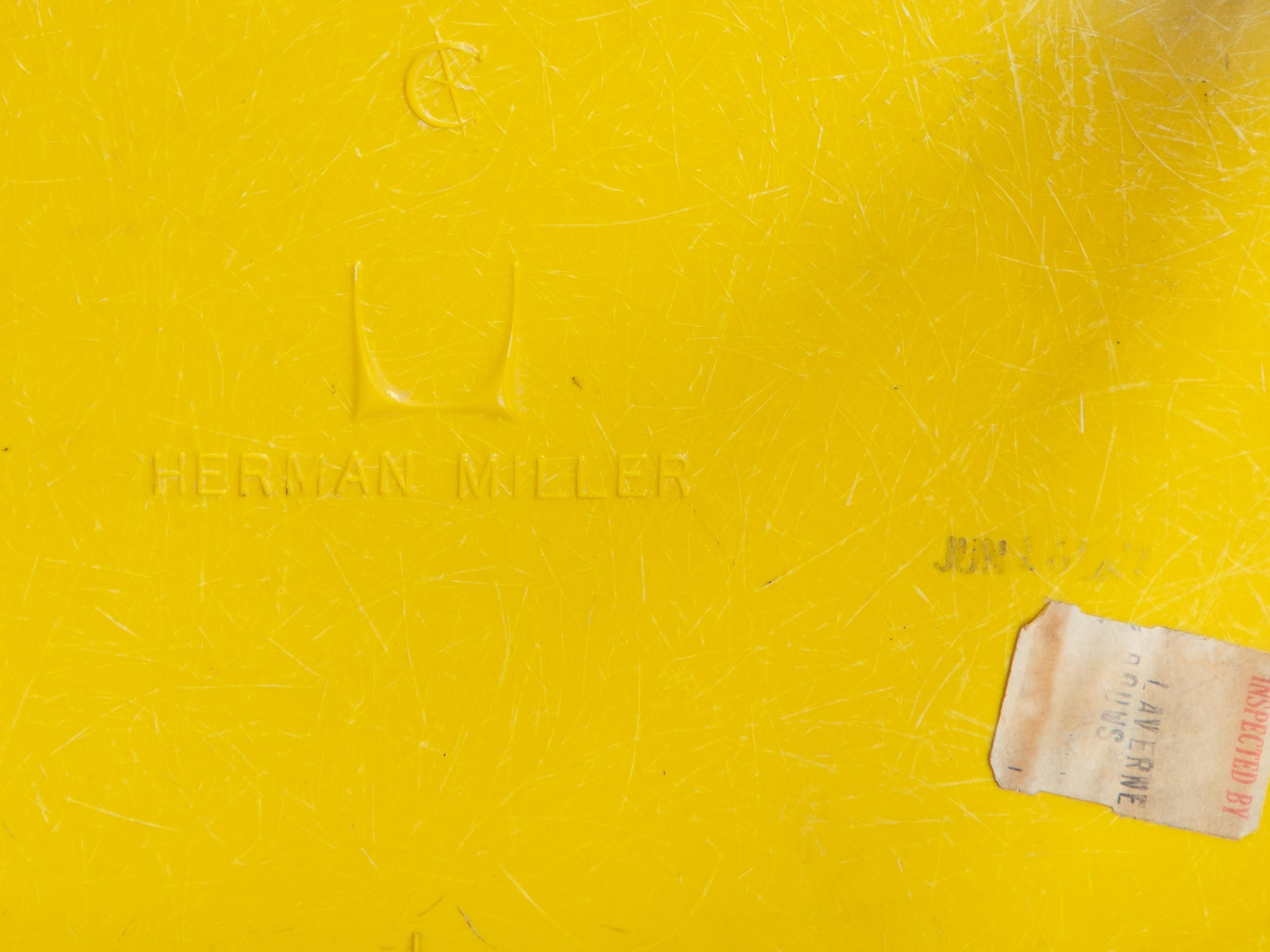 Brilliant Yellow Eames for Herman Miller Vintage 1960s Fiberglasschalenstühle im Angebot 3
