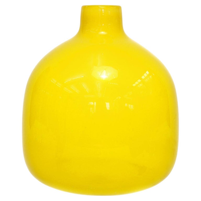 Brilliant Yellow Venini Vase For Sale at 1stDibs