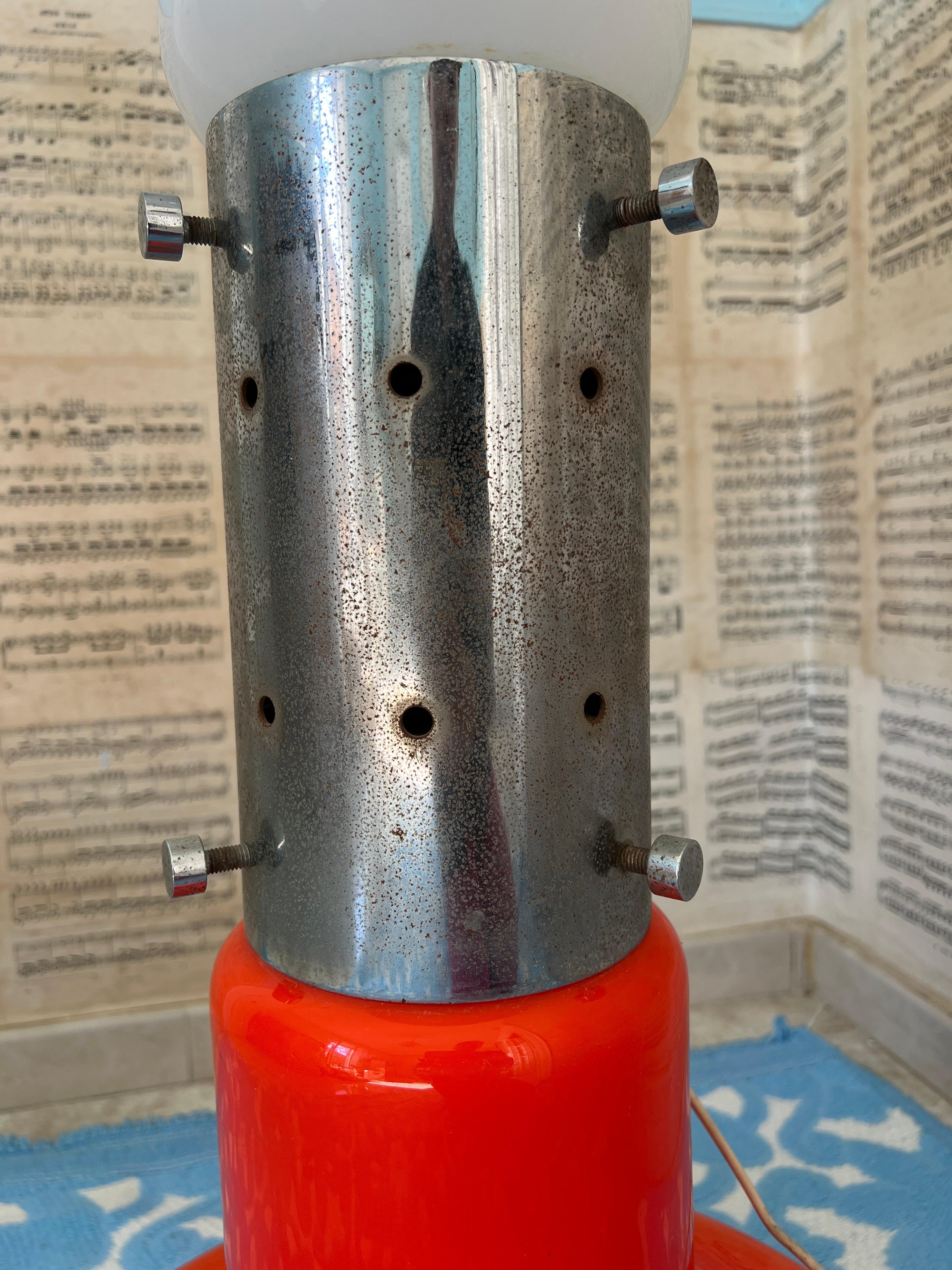 Brillo floor lamp by Carlo Nason for Mazzega in white and orange Murano glass In Good Condition For Sale In Palermo, PA