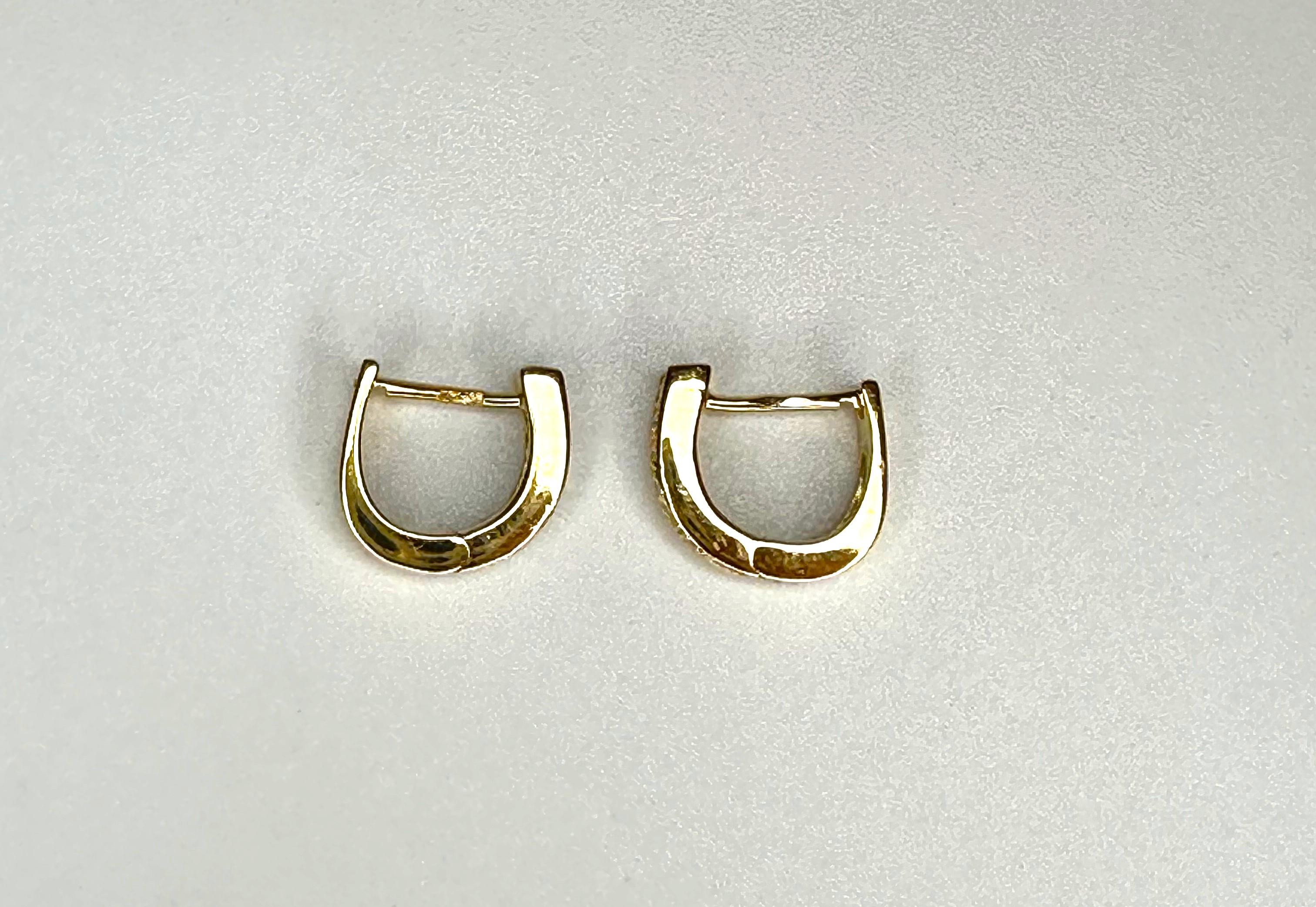 Moderno Brincos di Argola in Ouro Branco o Amarelo 18k e 0,21 carati di diamanti in vendita